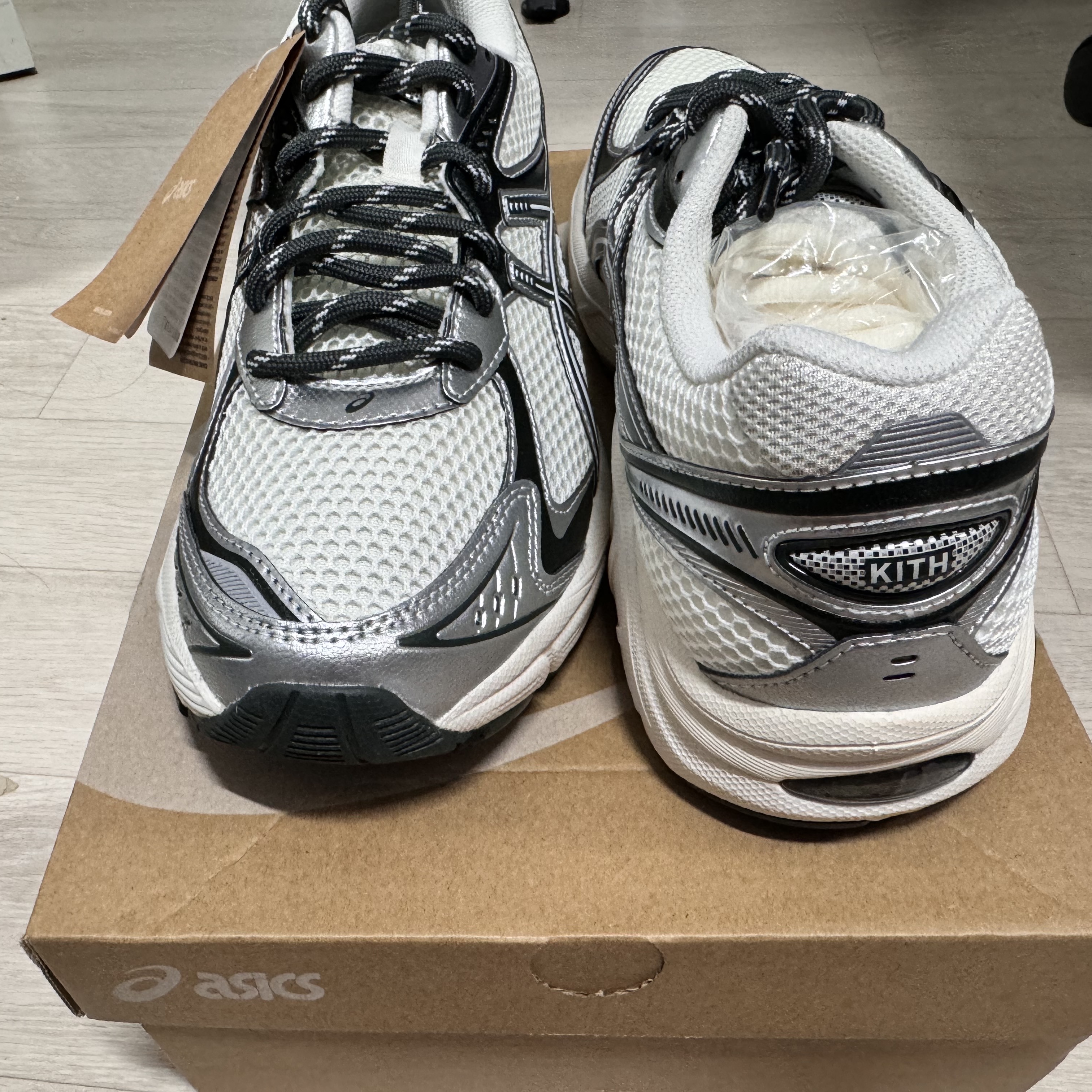 Asics x Kith GT-2160 Cream Scarab 착용 스타일 - 1