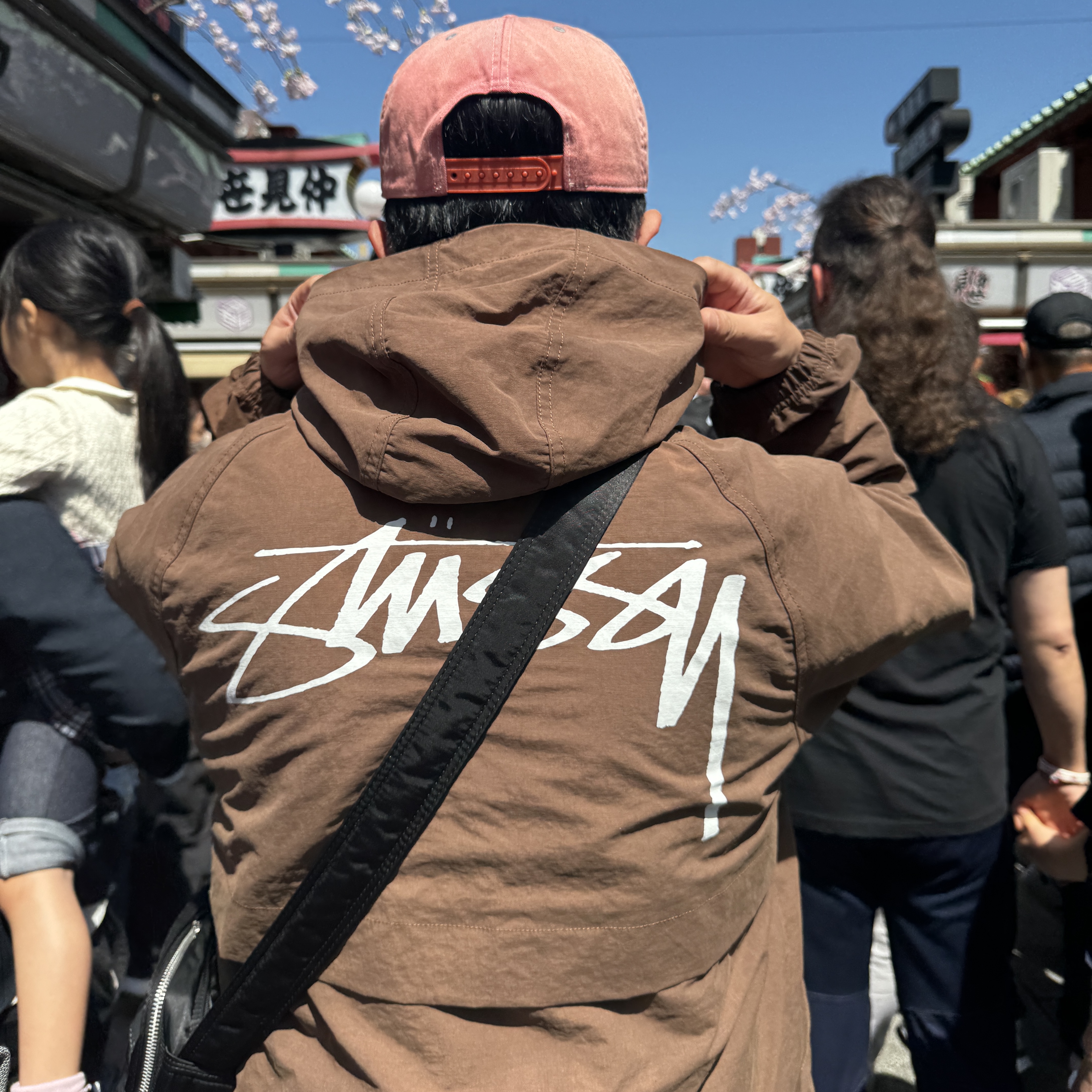 Stussy Wave Dye Beach Shell Jacket Coffee 착용 스타일