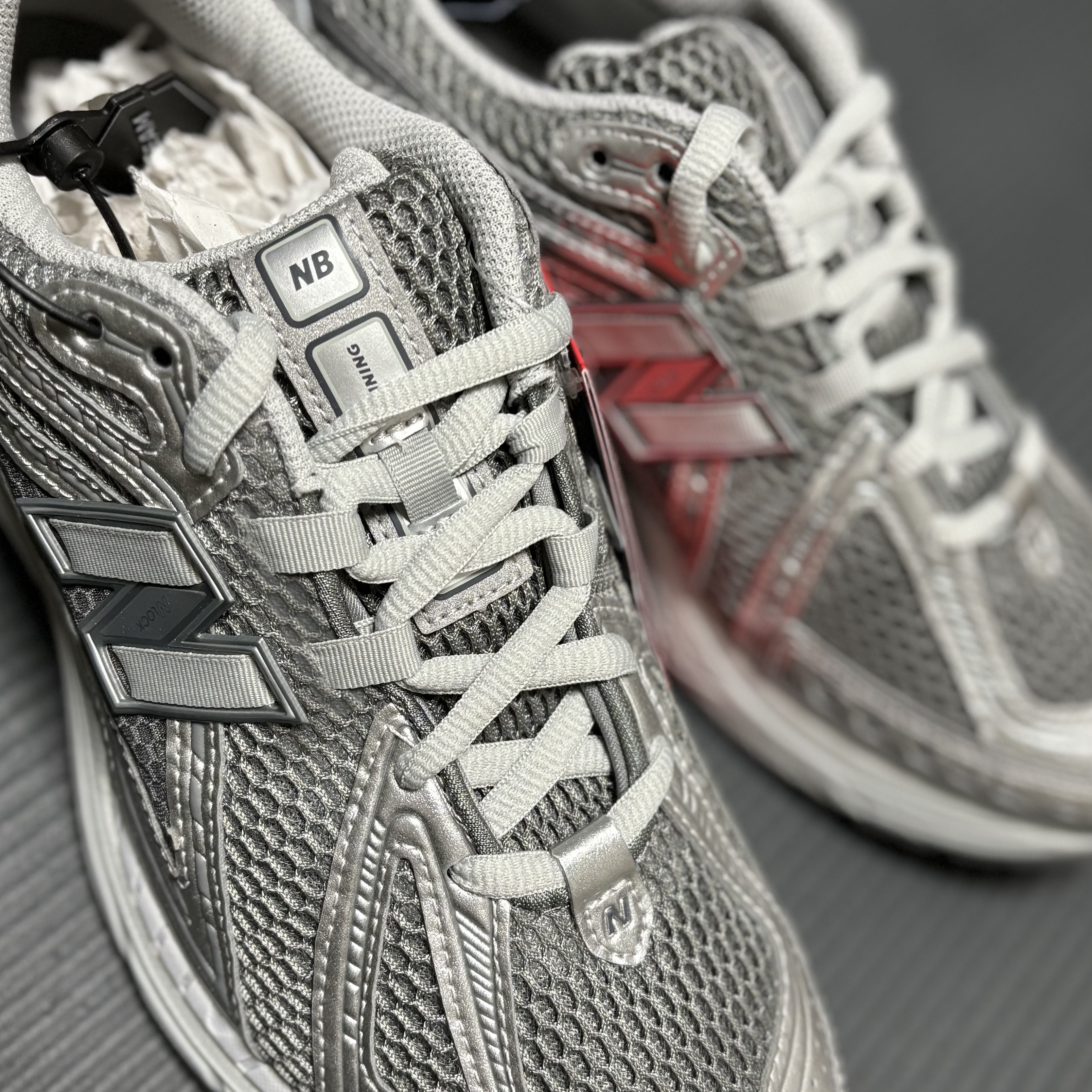 New Balance 1906R Harbor Grey Silver Metalic 착용 스타일 - 1