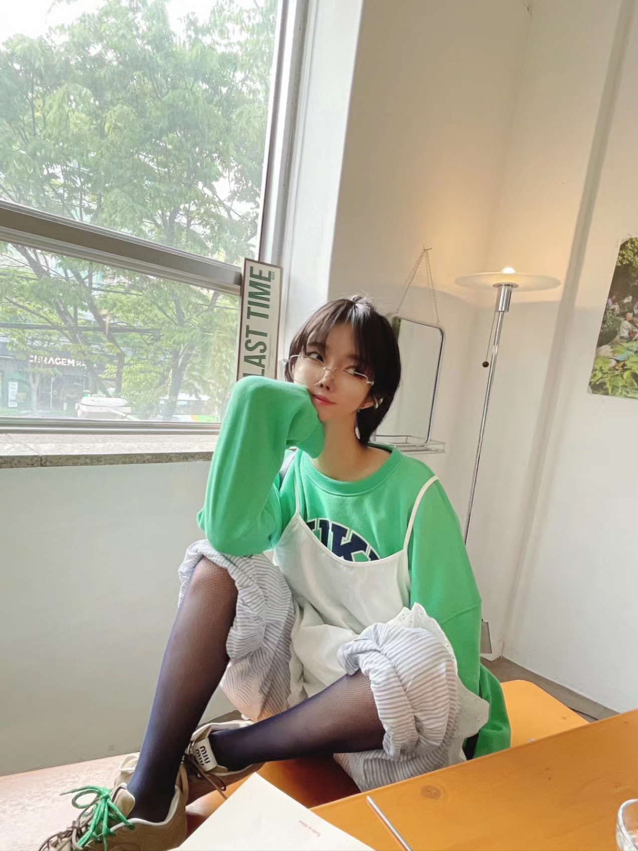 (W) New Balance x Miu Miu 530 Suede Mesh Sneakers Ecru 착용 스타일 - 4