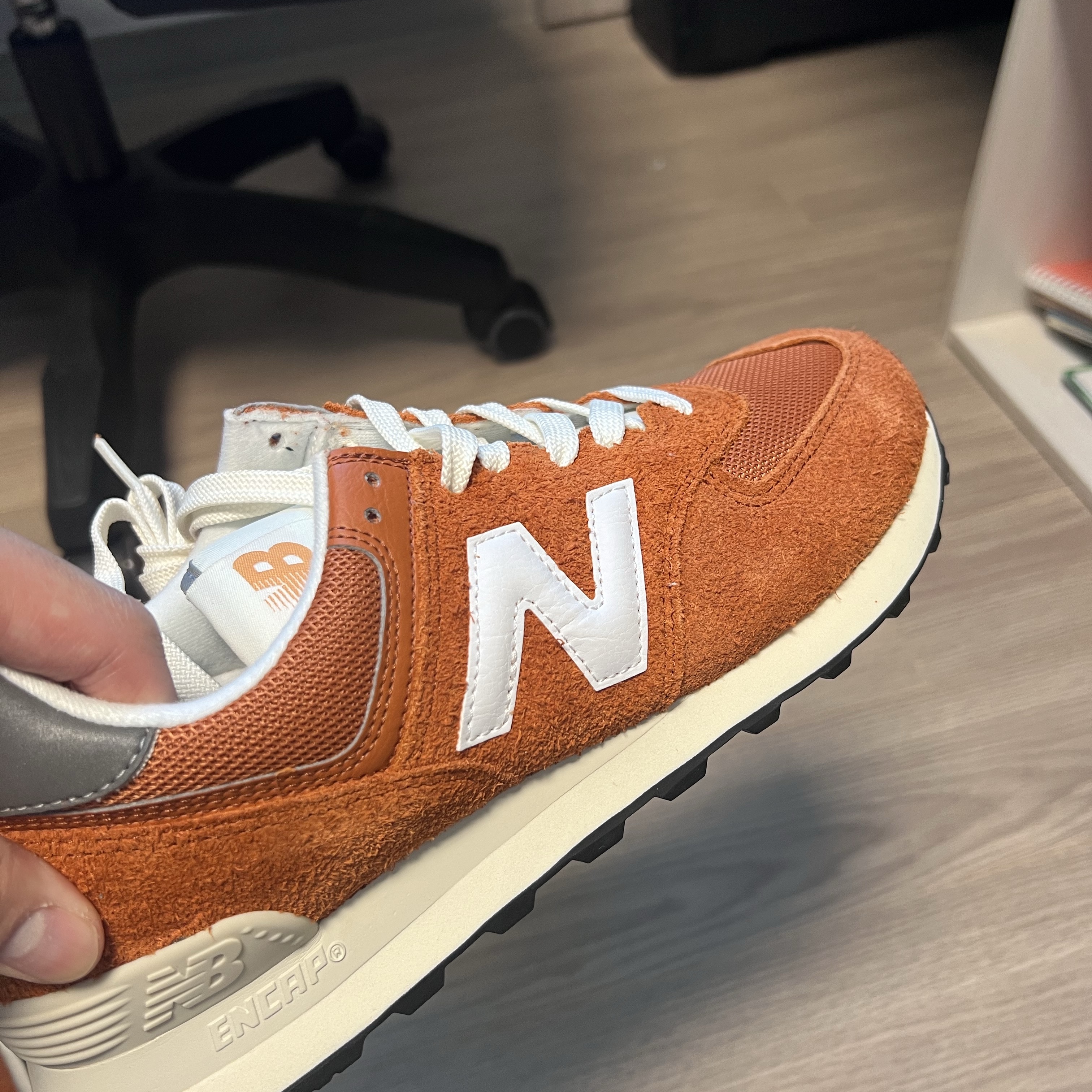 New Balance 574 Heritage Orange Burst White 착용 스타일 - 8
