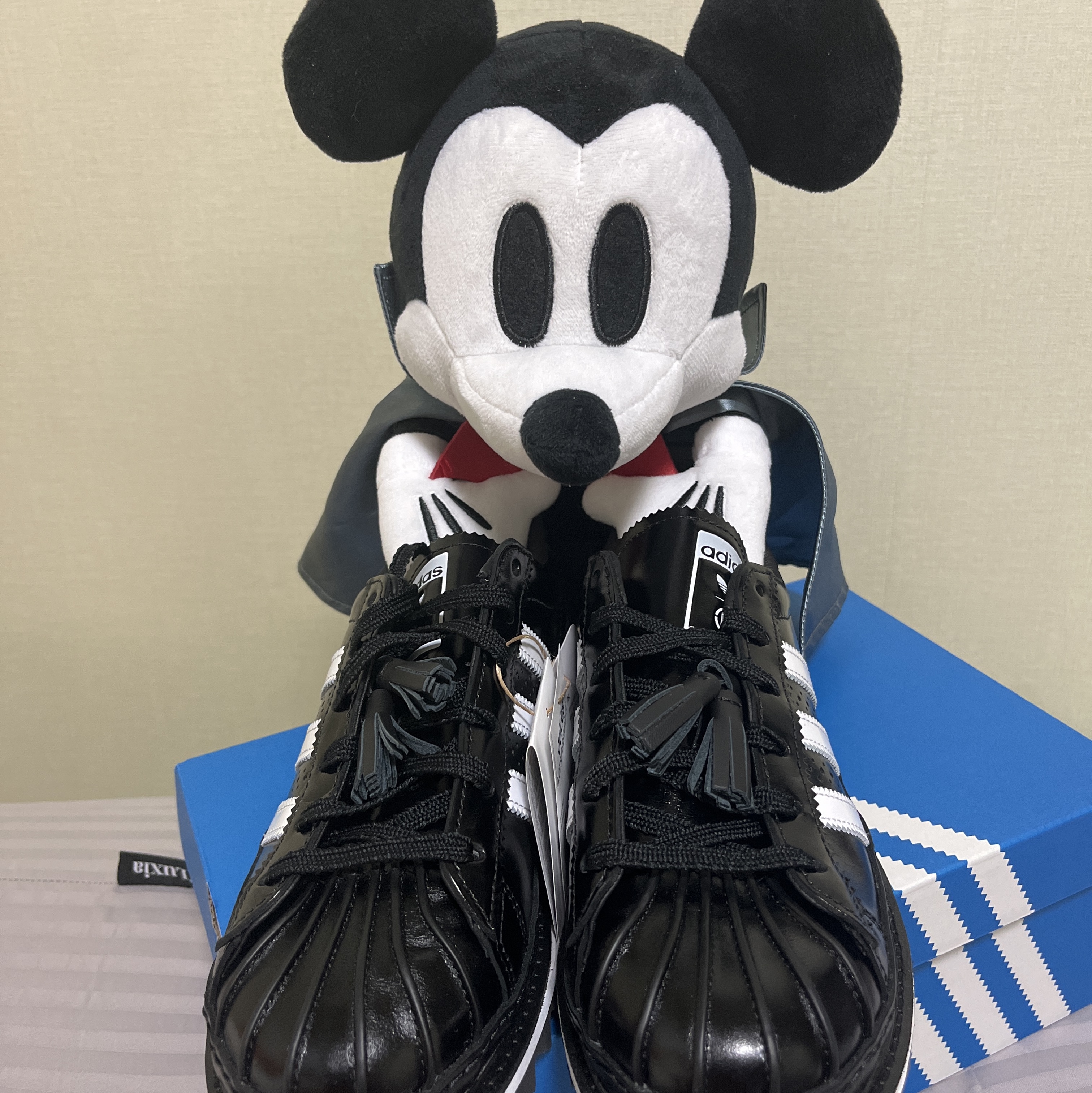Adidas x Clot Superstar Core Black Cloud White 착용 스타일 - 2