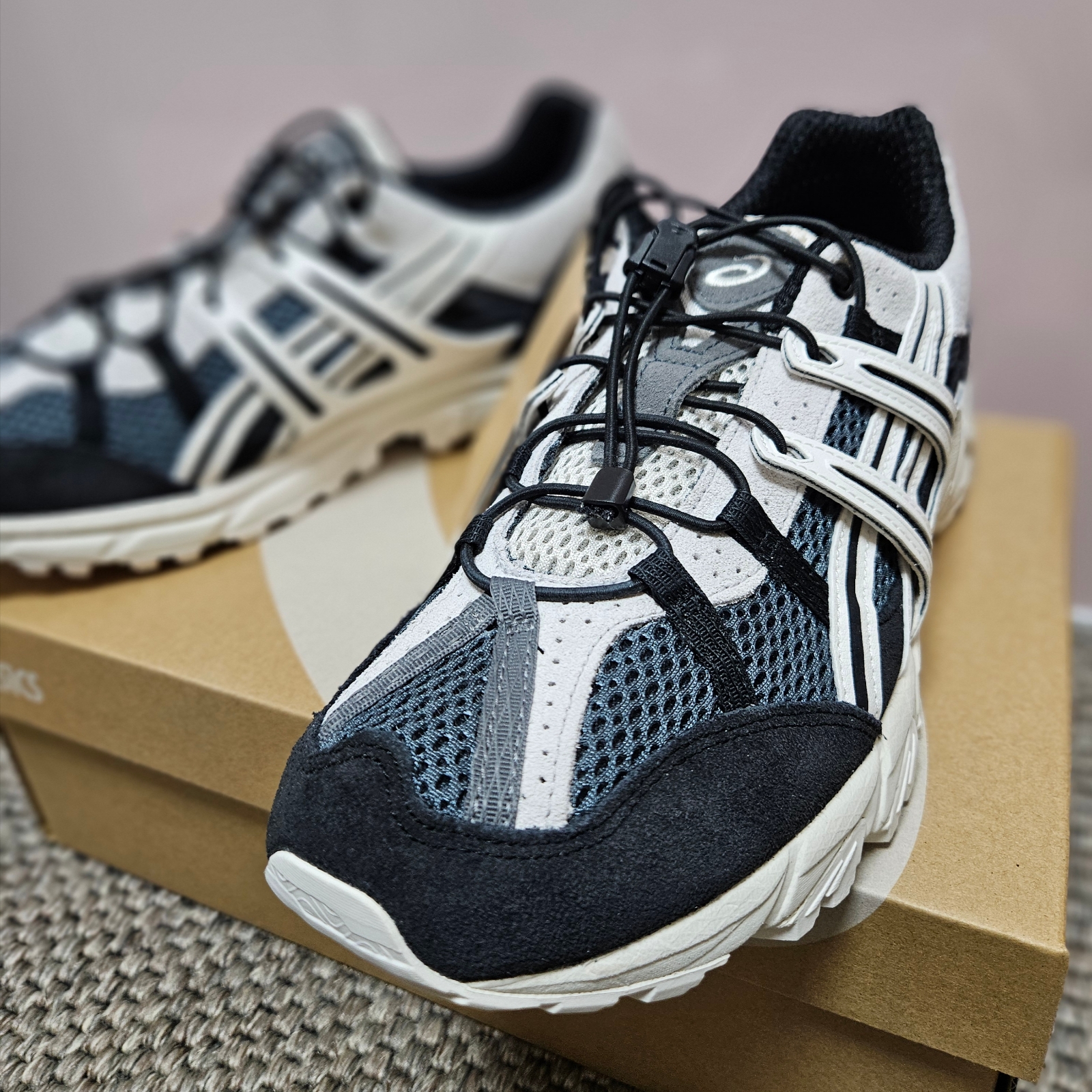 Asics Unlimited Gel-Sonoma 15-50 Carrier Grey White Alyssum 착용 스타일 - 2