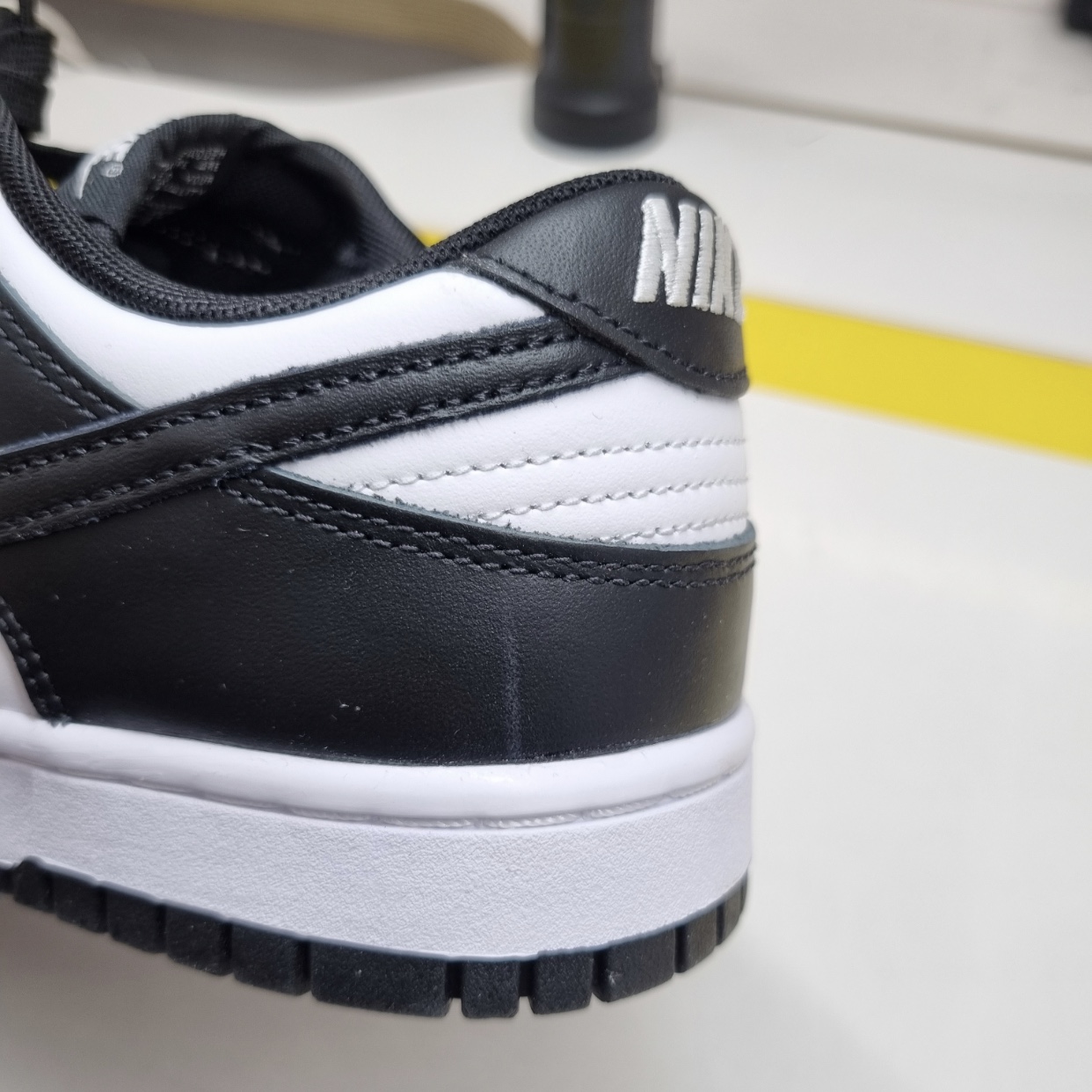 Nike Dunk Low Retro Black 착용 스타일 - 2