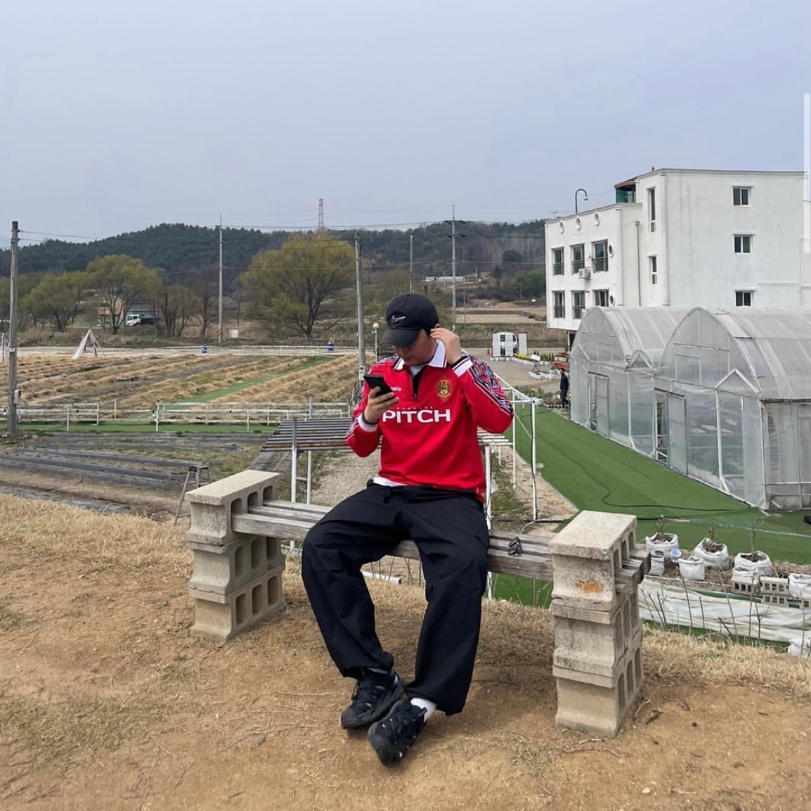 Over The Pitch x Umbro 100th Anniversary Homage Football Jersey 착용 스타일