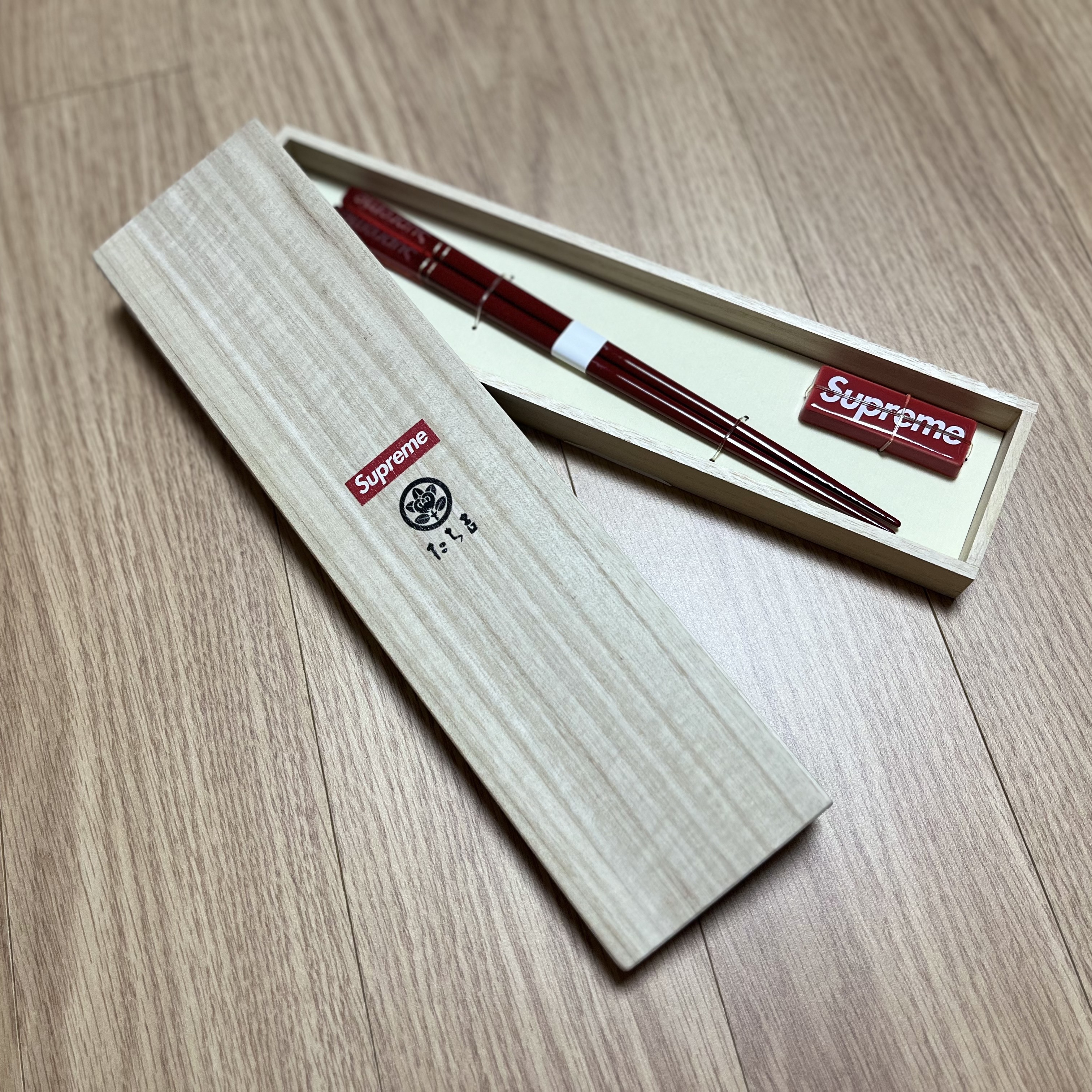 Supreme Chopstick Set Red - 23FW 착용 스타일