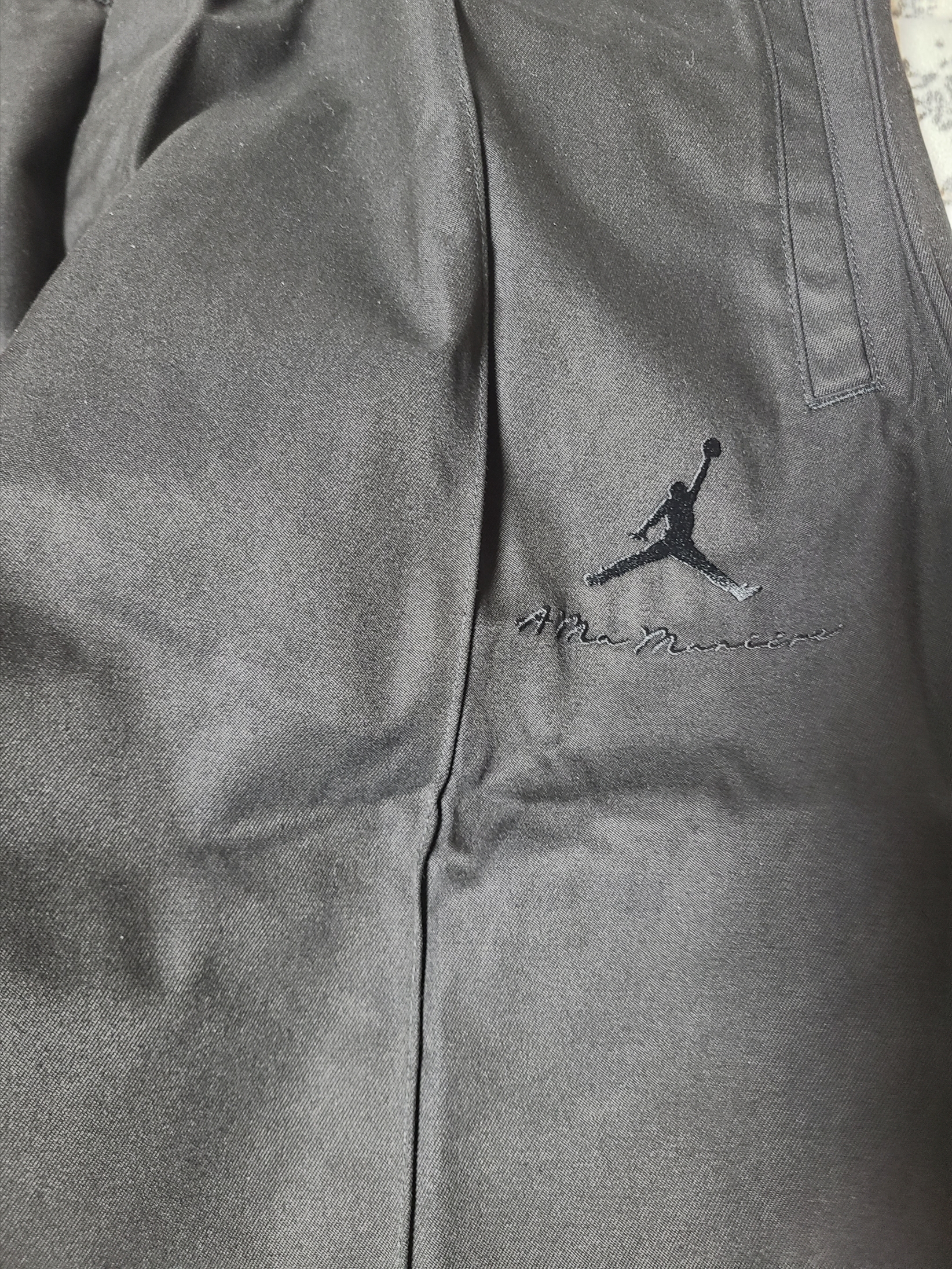 Jordan x A Ma Maniere Pants Black (FN0615-010) 착용 스타일 - 1