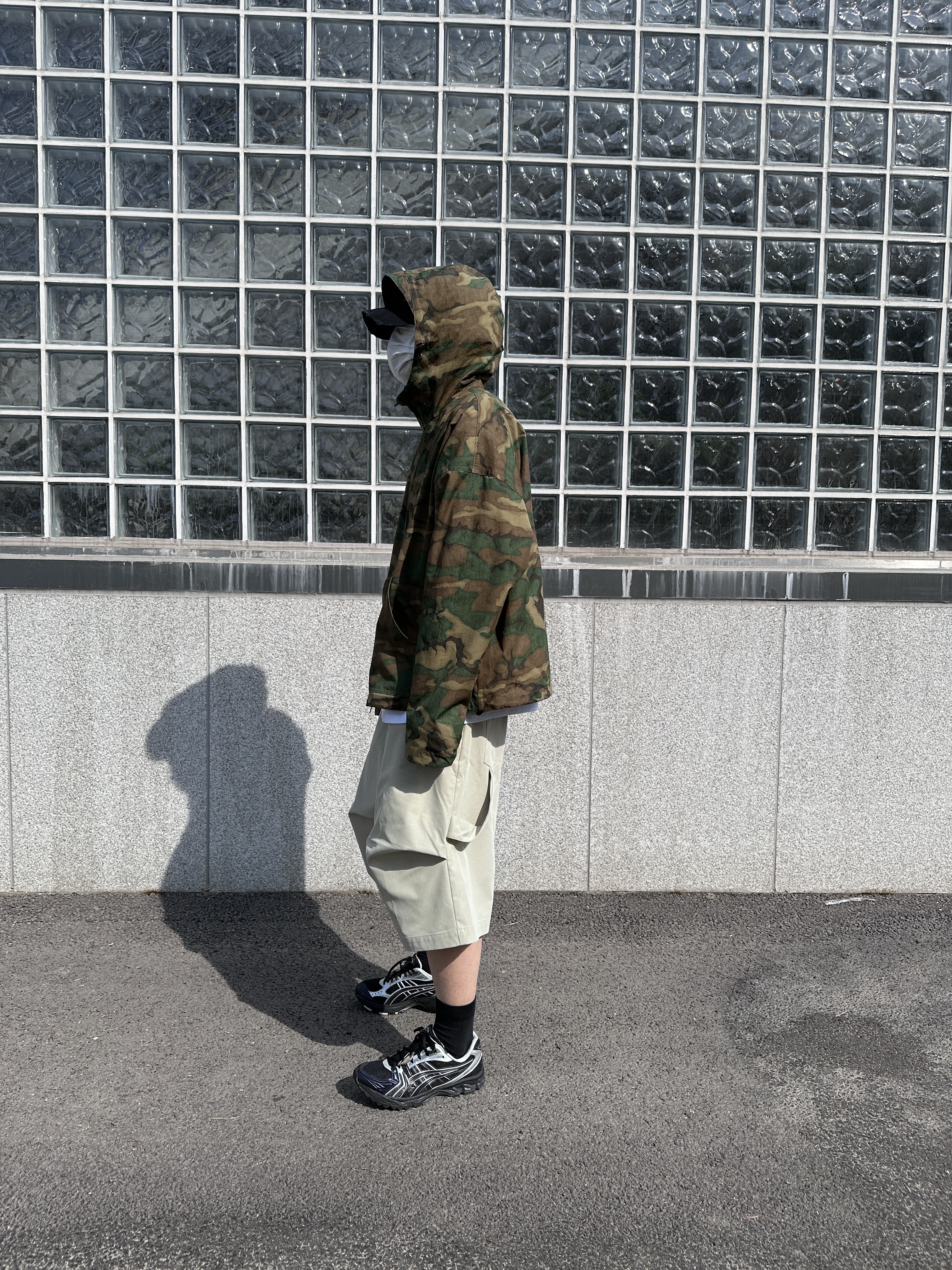 Nonnod Zip Jacket Camo, Nonnod Alpine Carpenter Shorts Beige 착용 스타일 - 1