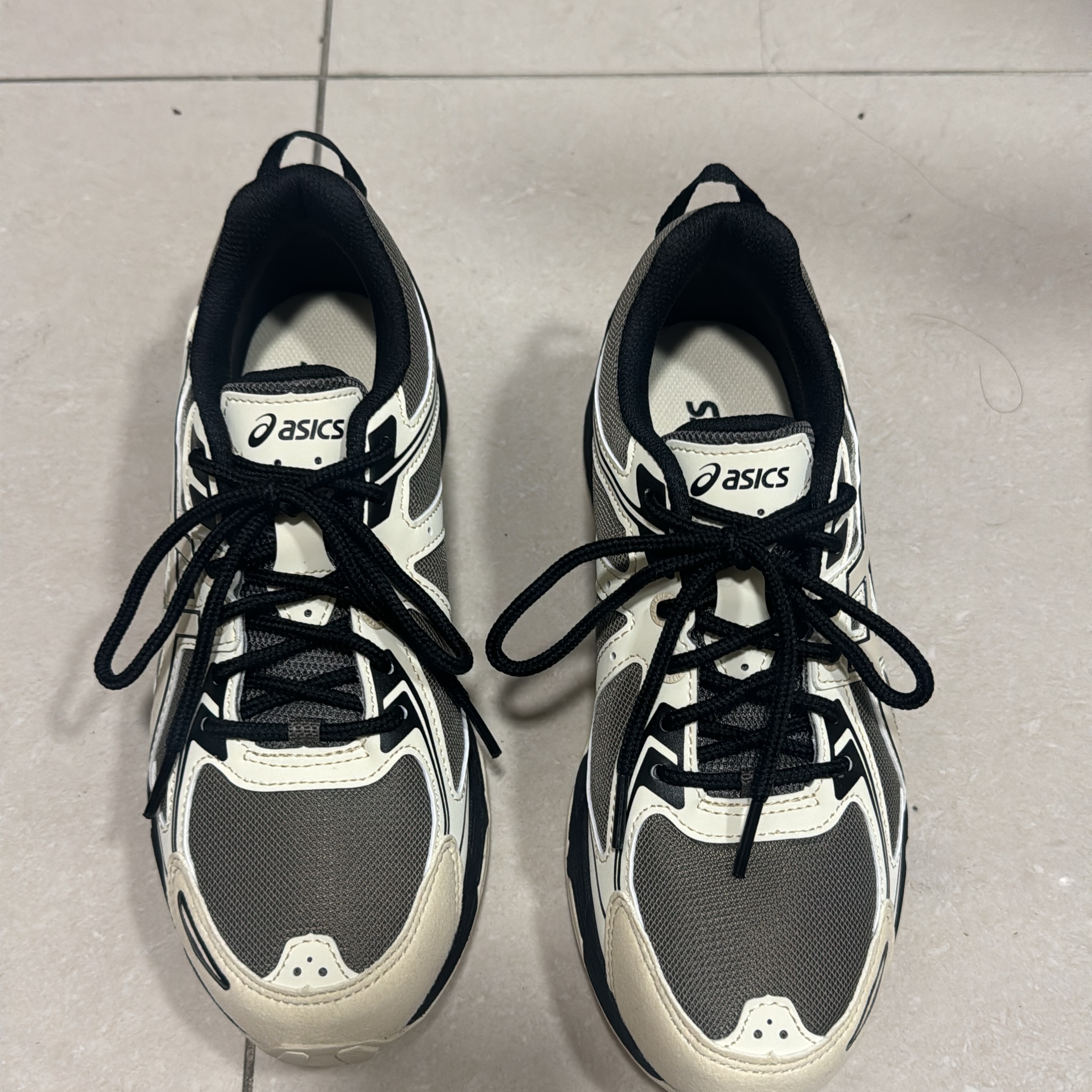 Asics Gel-Venture 6 Mink Vanila 착용 스타일