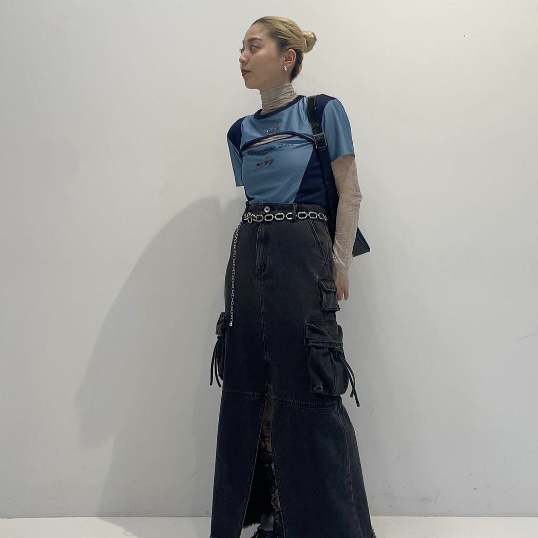 [KREAM 단독] ADSB Andersson Bell Women Essential Cut-Out Racing T-Shirts Blue 착용 스타일 - 2