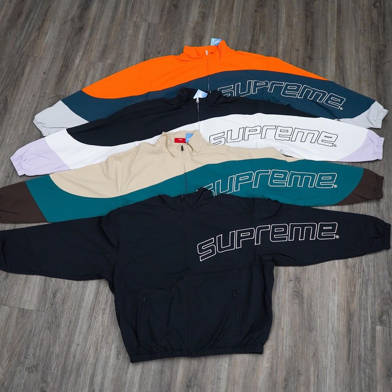Supreme Curve Track Jacket Grey - 24SS 착용 스타일