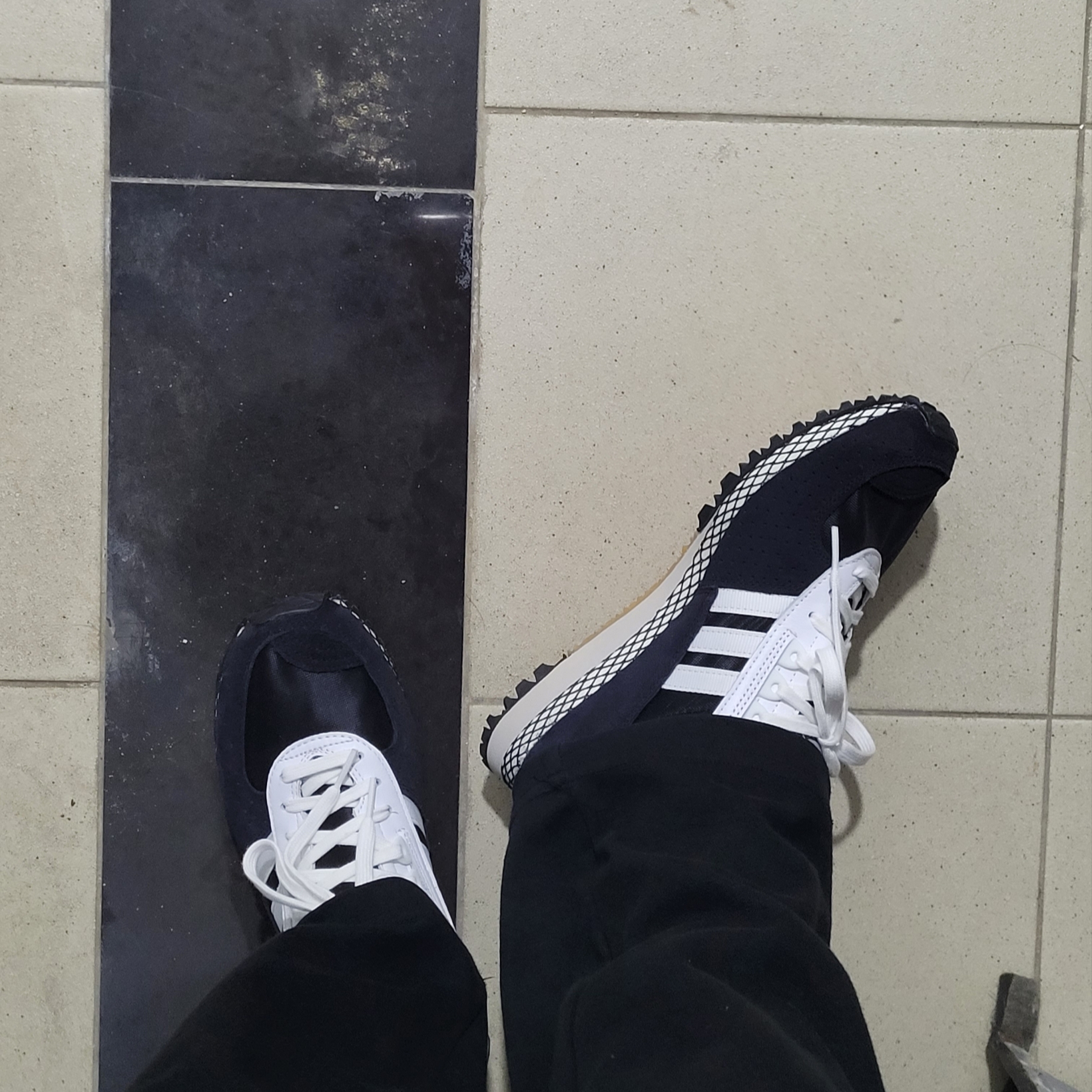 Adidas City Marathon PT Core Black 착용 스타일
