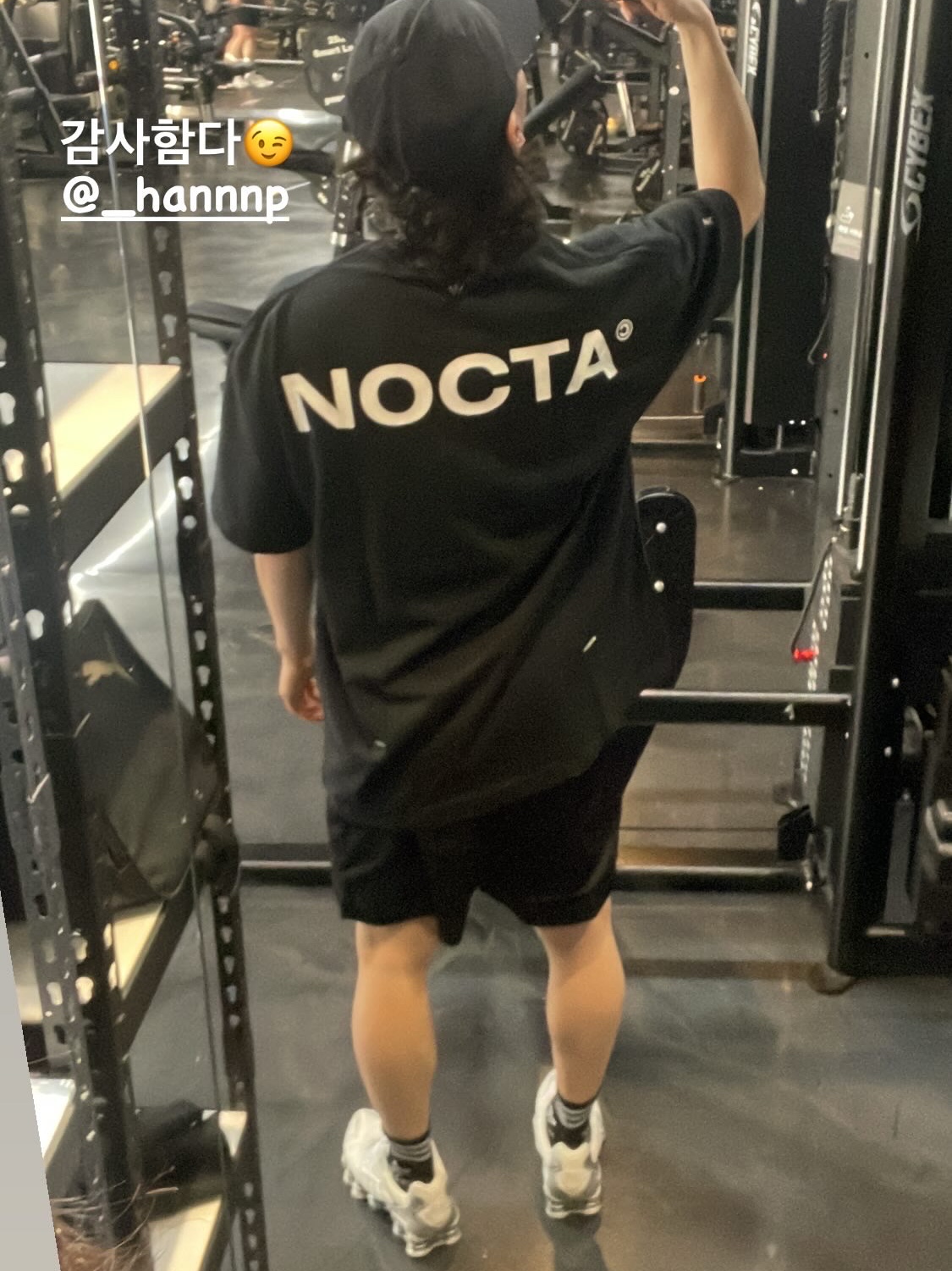 Nike x Drake Nocta Max 90 T-Shirt Black (FN7663-010), (W) Nike Shox TL Metallic Silver 착용 스타일