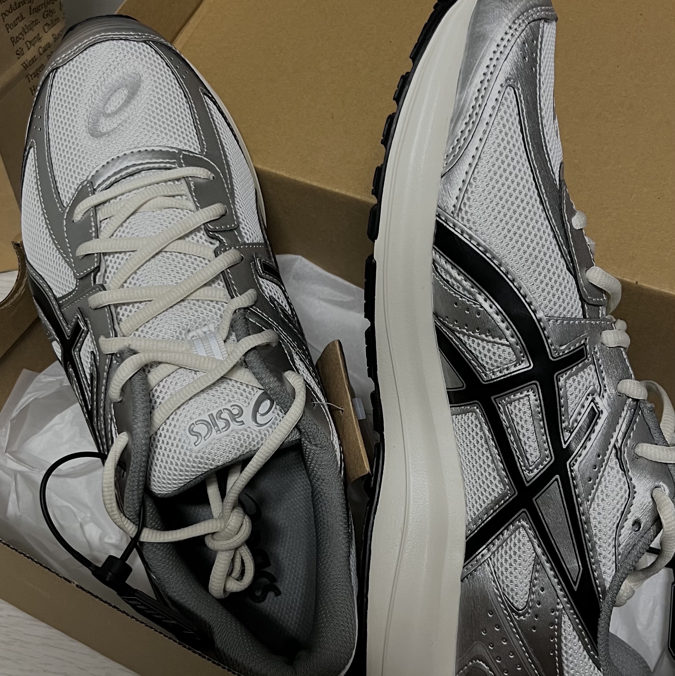 Asics Jog 100 S White Black - 2E Wide 착용 스타일