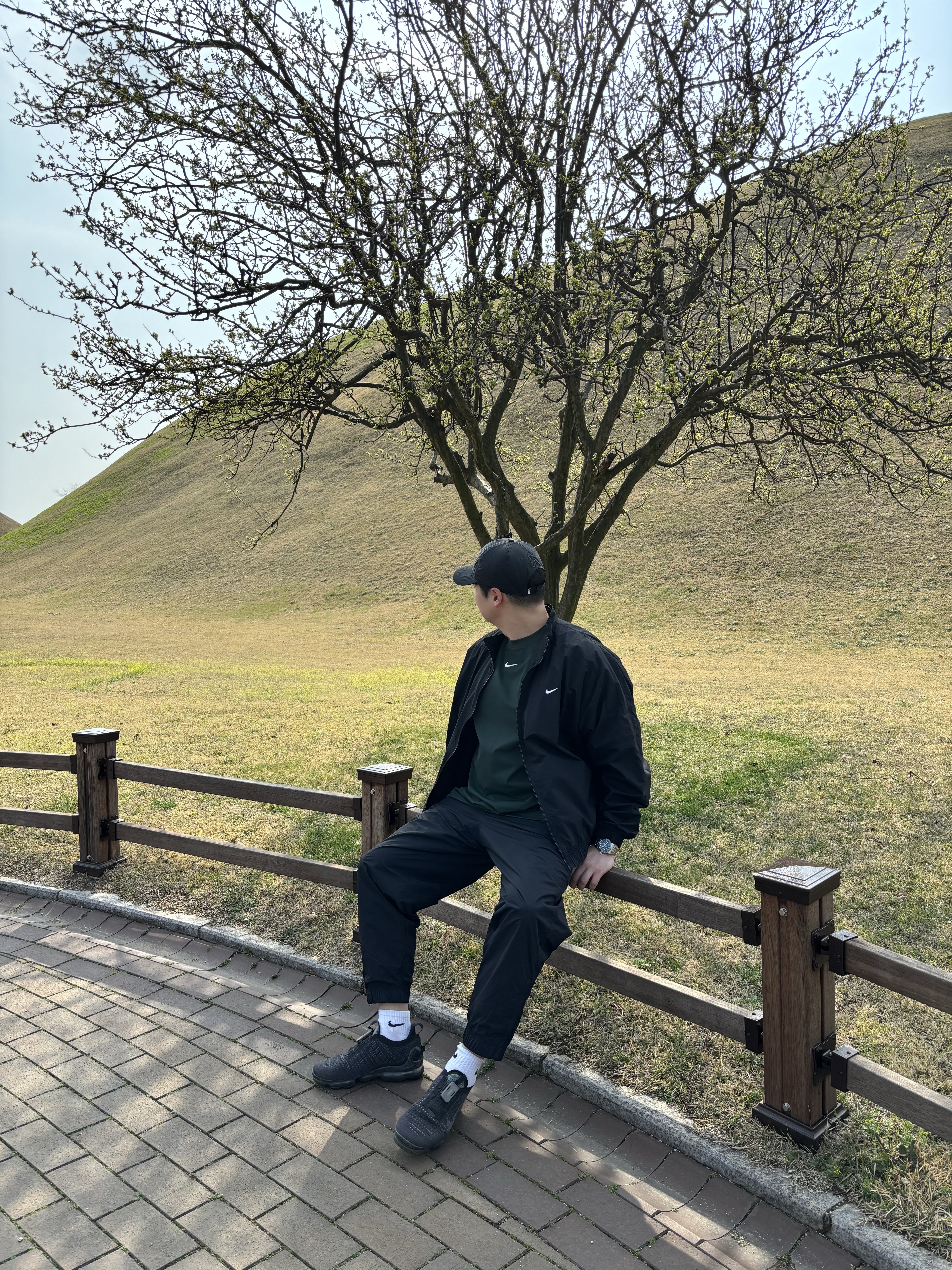 Nike ACG Trail Cap Black, Nike x Drake Nocta Golf Crewneck Top Green - US/EU 착용 스타일