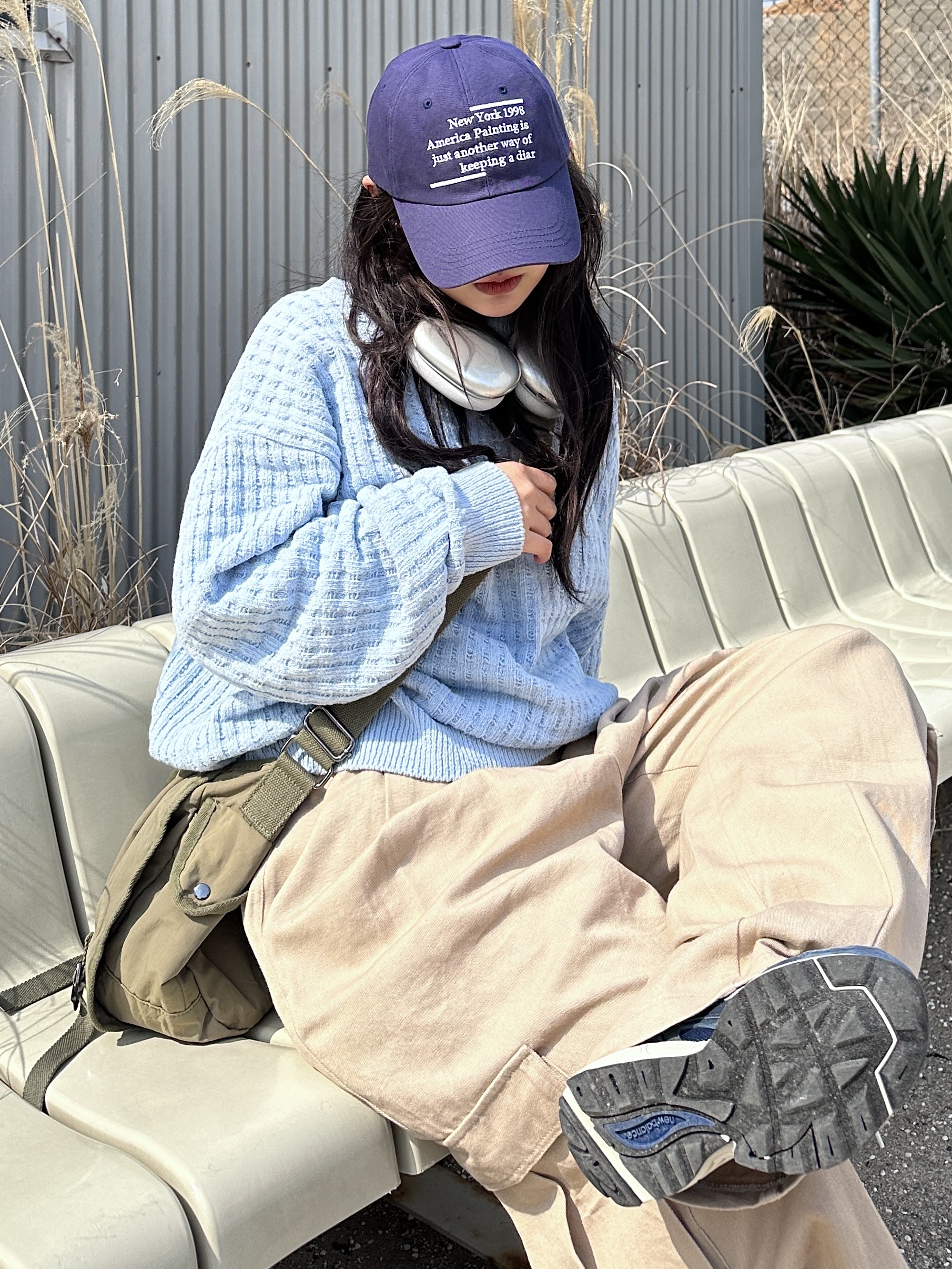Casetify x Matin Kim iPhone Black Logo Impact Case Matte Black, New Balance 878 Navy 착용 스타일 - 2