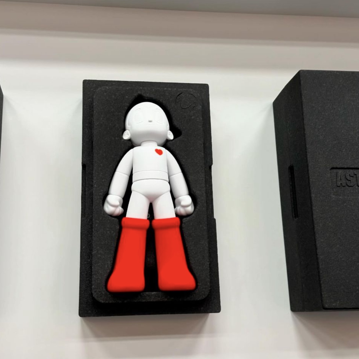Astroboy Edition Astroboy White Figure 착용 스타일