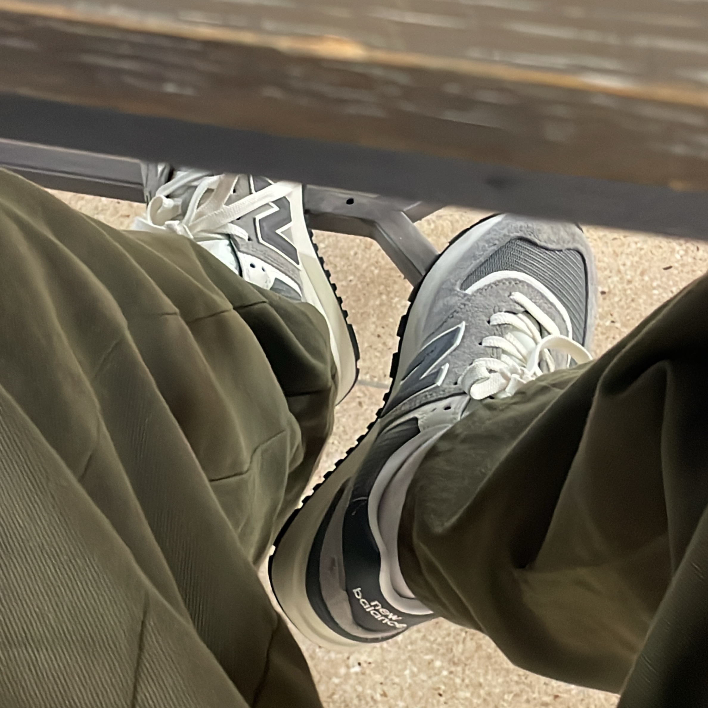 New Balance 574 Legacy Grey 착용 스타일 - 1