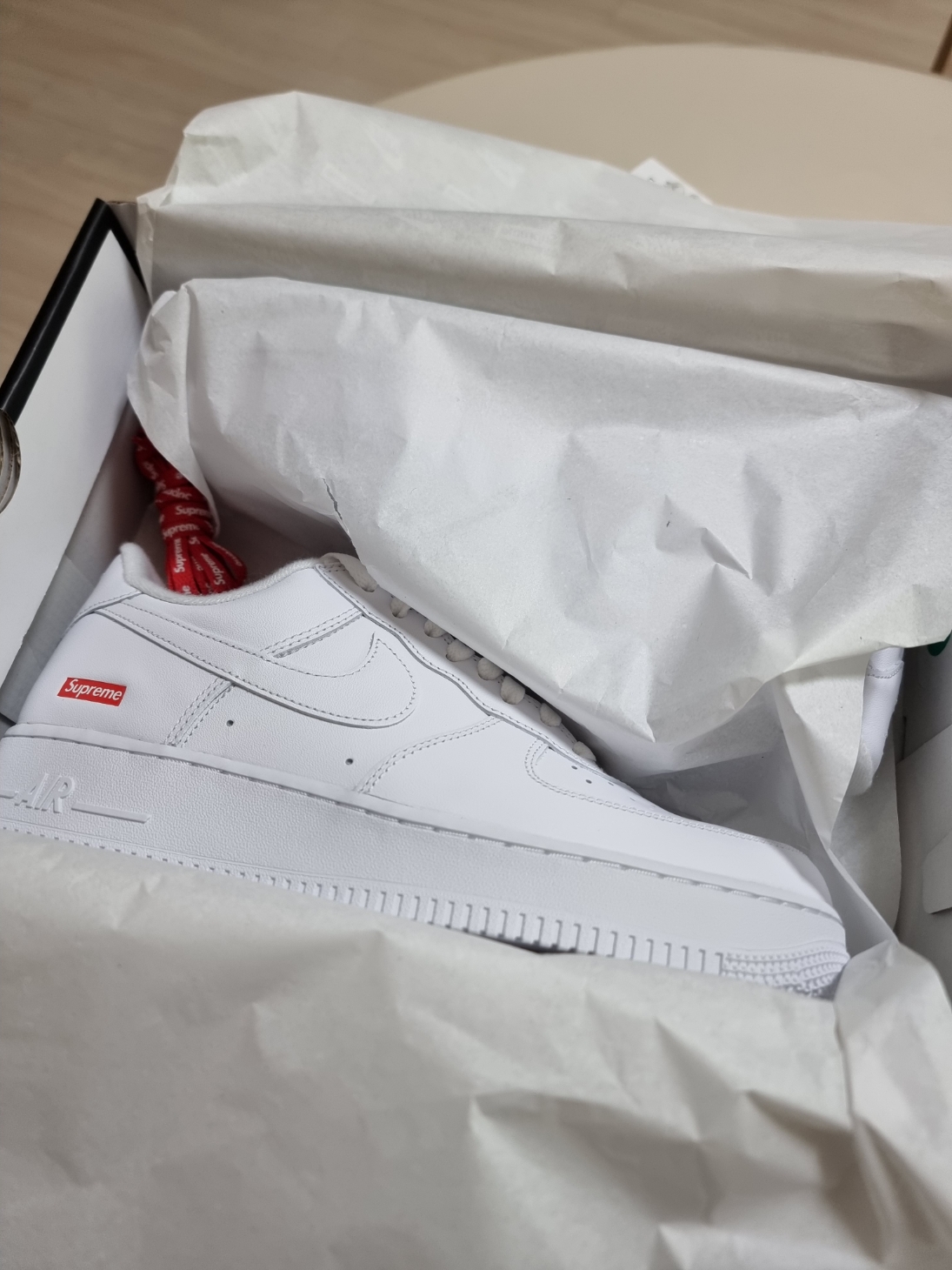 Nike x Supreme Air Force 1 Low White 착용 스타일