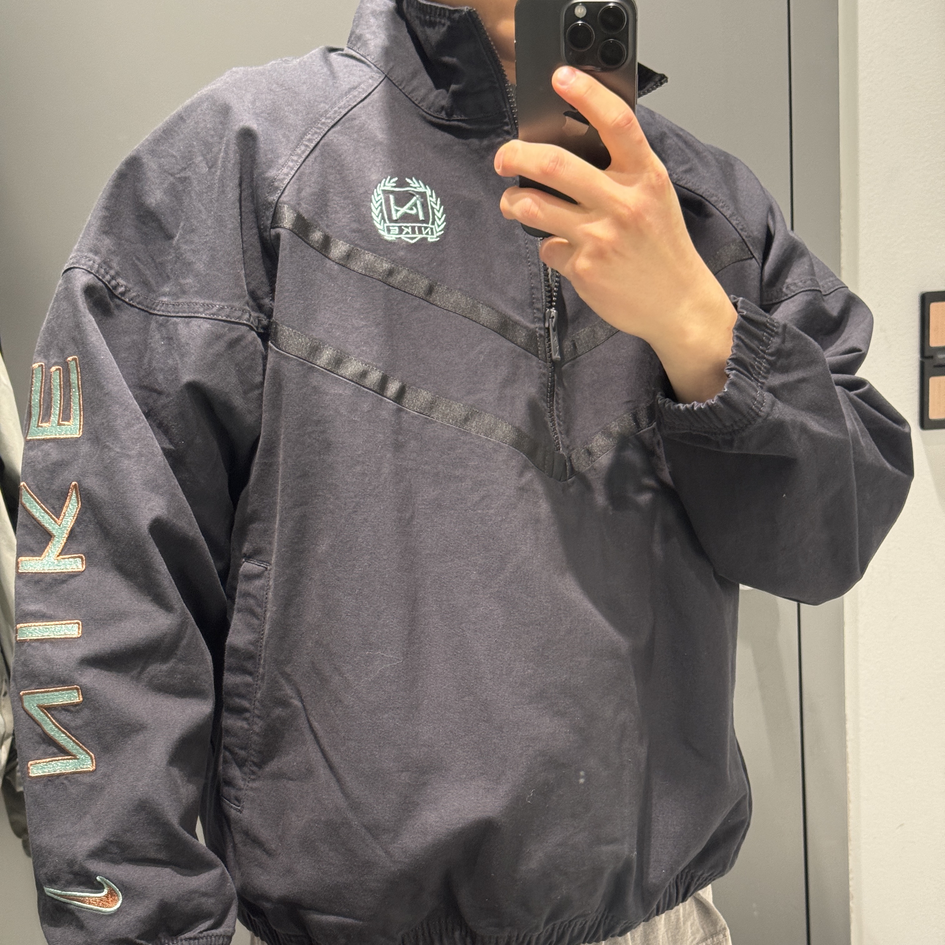 Nike Windrunner Canvas Jacket Black - Asia, Apple iPhone 15 Pro 256GB Black Titanium (Korean Ver.) 착용 스타일