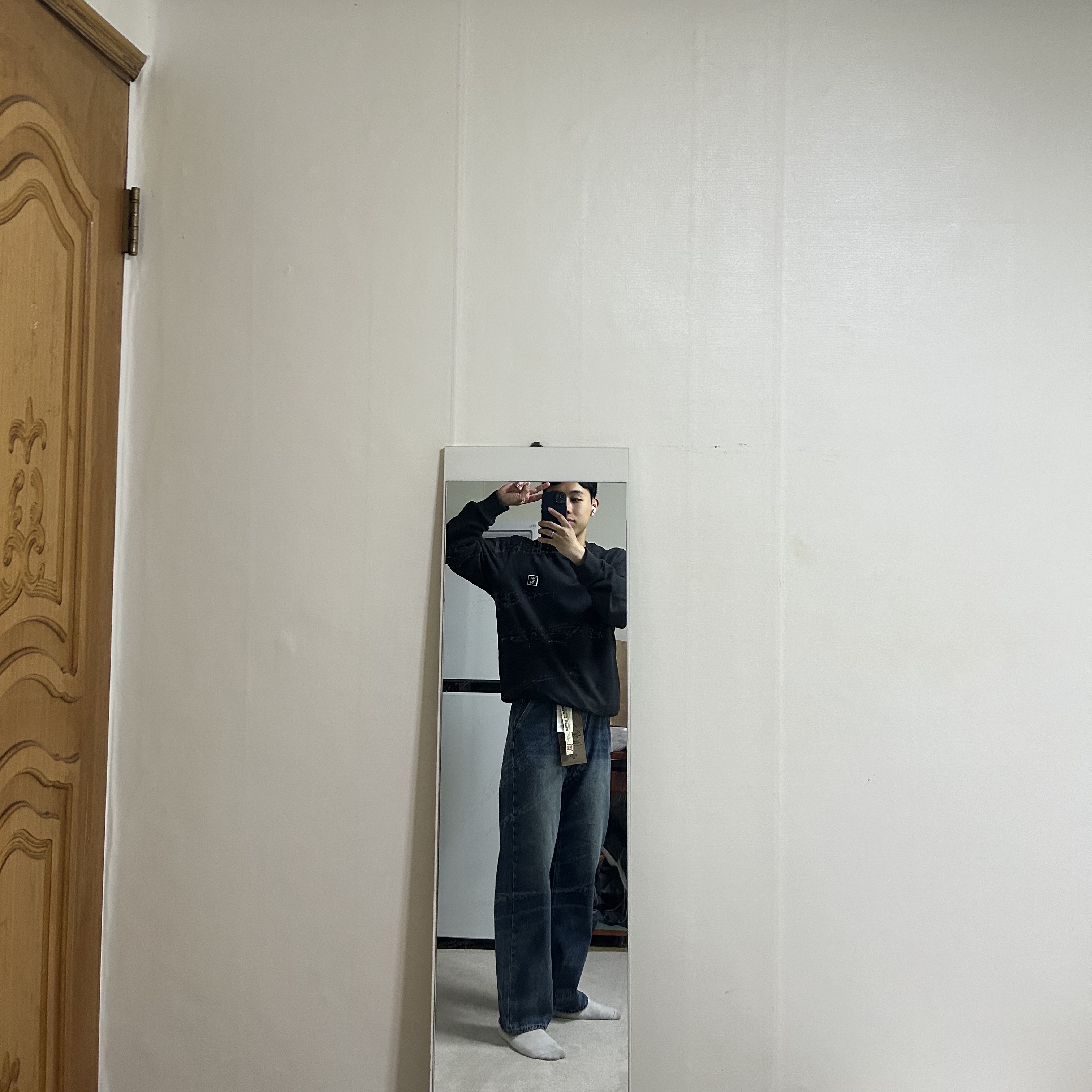 Ryul+Wai: Denim Wide One Tuck Pants D Blue, Wooyoungmi Cotton Back Logo Sweatshirt Gray - 24SS 착용 스타일
