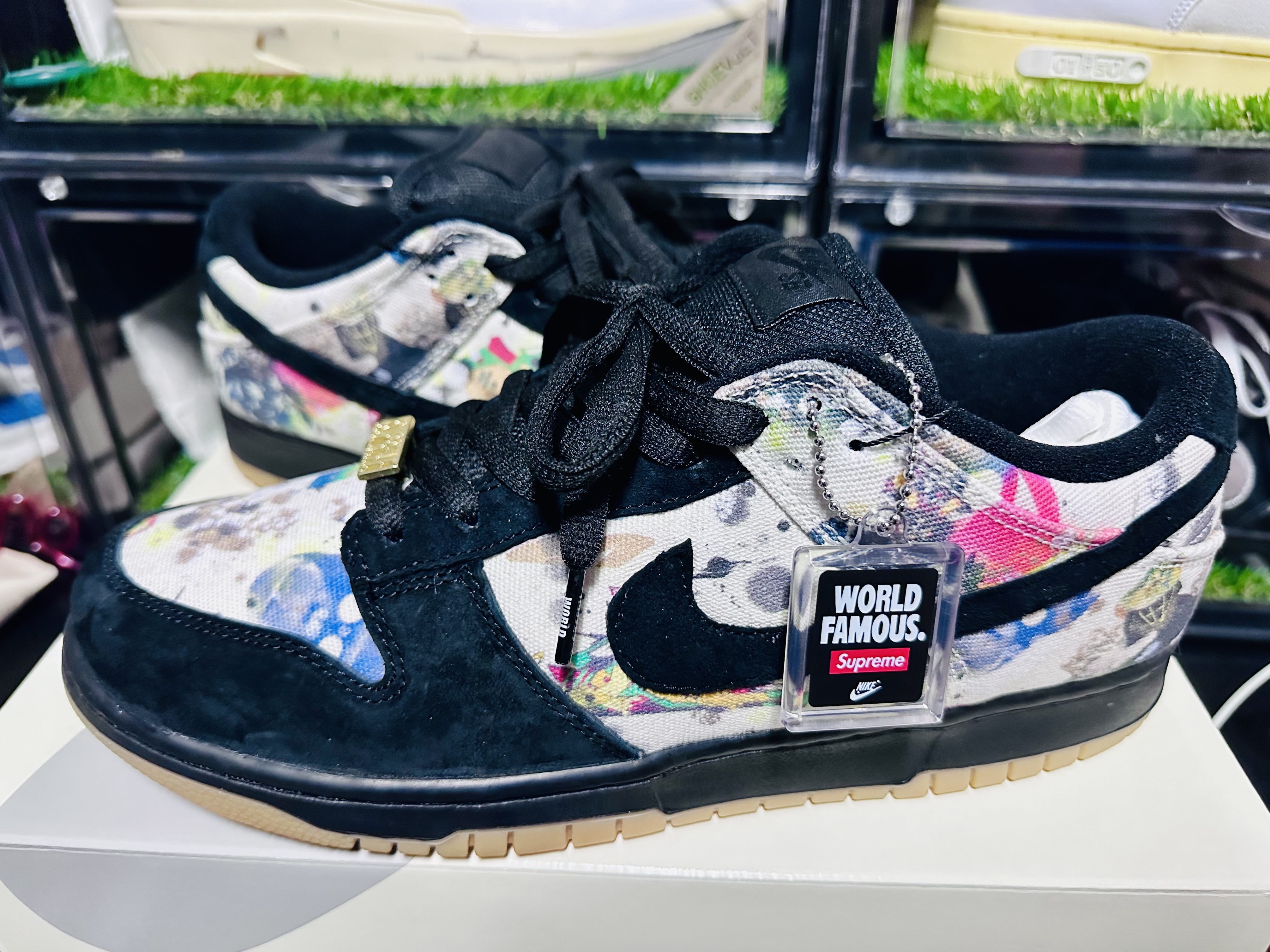 Nike x Supreme SB Dunk Low QS Rammellzee Black 착용 스타일 - 1
