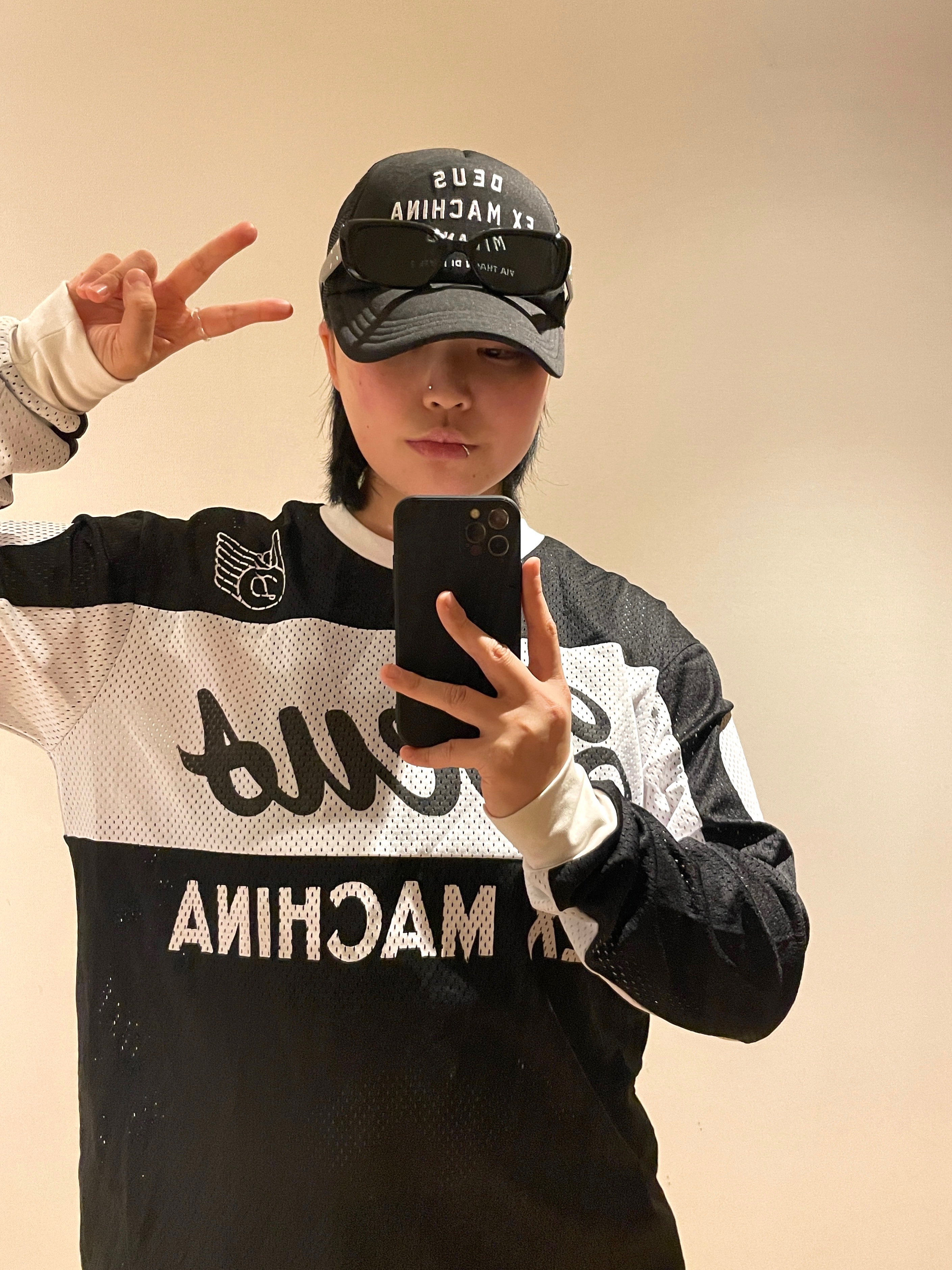 Gentle Monster x Maison Margiela MM106 Black Black, Deus Ex Machina Milano Adderess Trucker Cap Black 착용 스타일
