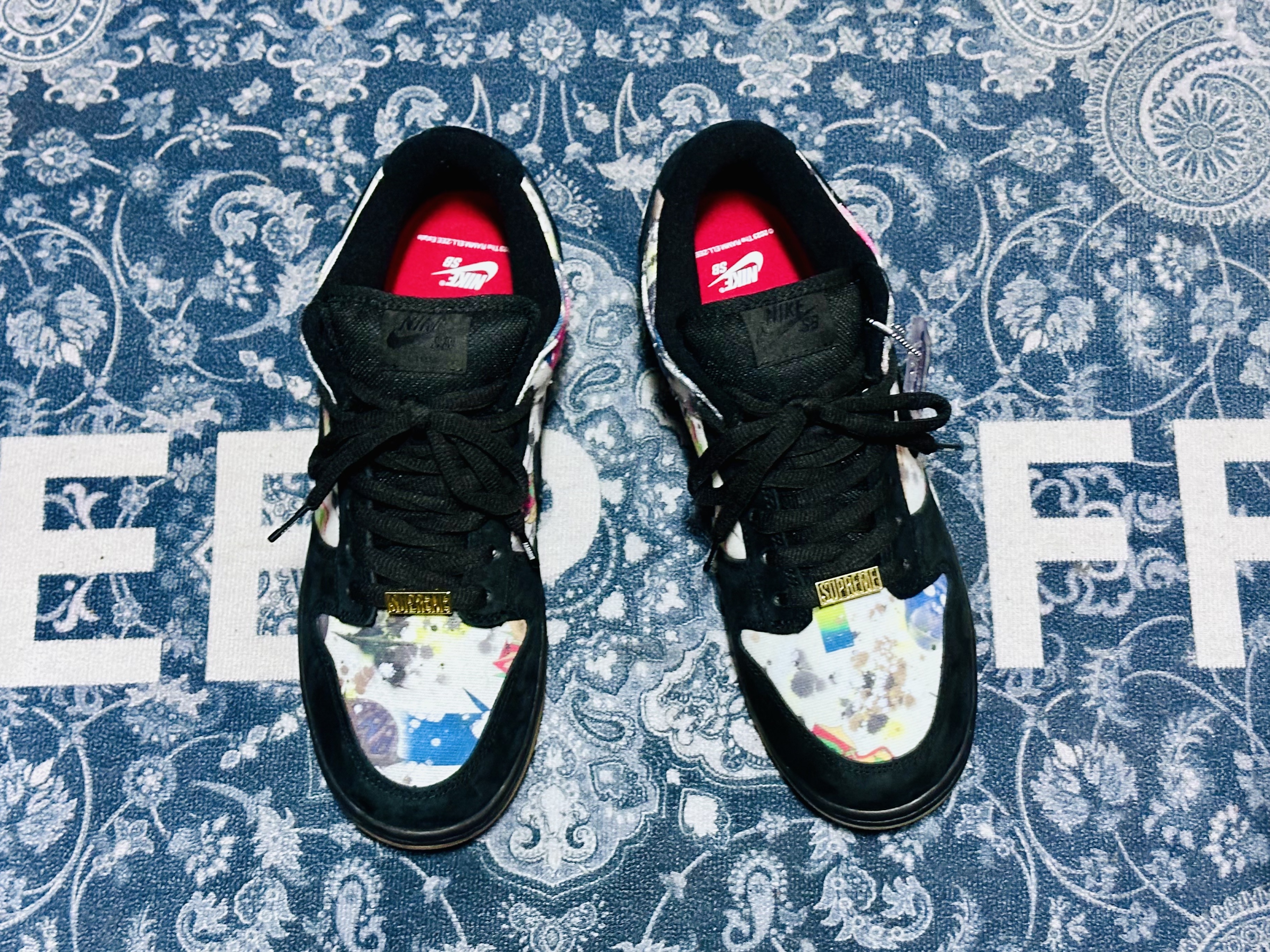 Nike x Supreme SB Dunk Low QS Rammellzee Black 착용 스타일 - 3