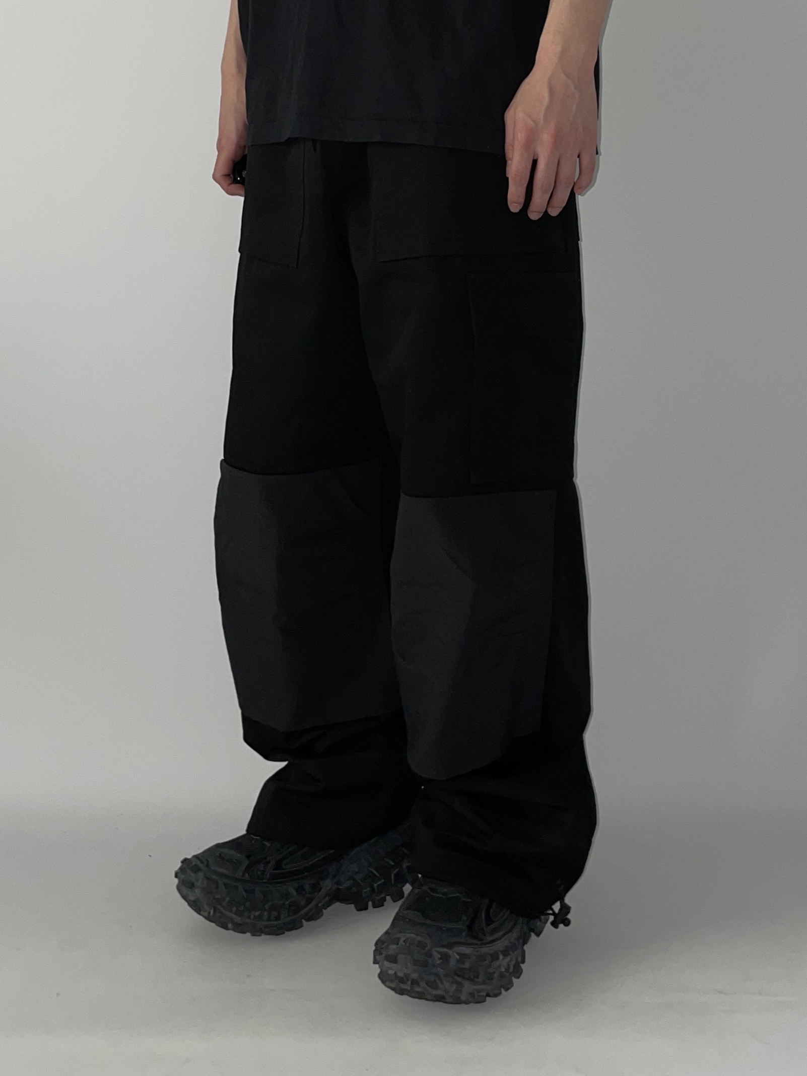 Balenciaga Defender Sneakers Black, Oakley Eye Jacket Redux Matte Black Frame Prizm Grey Lenses High Bridge Fit 착용 스타일 - 3