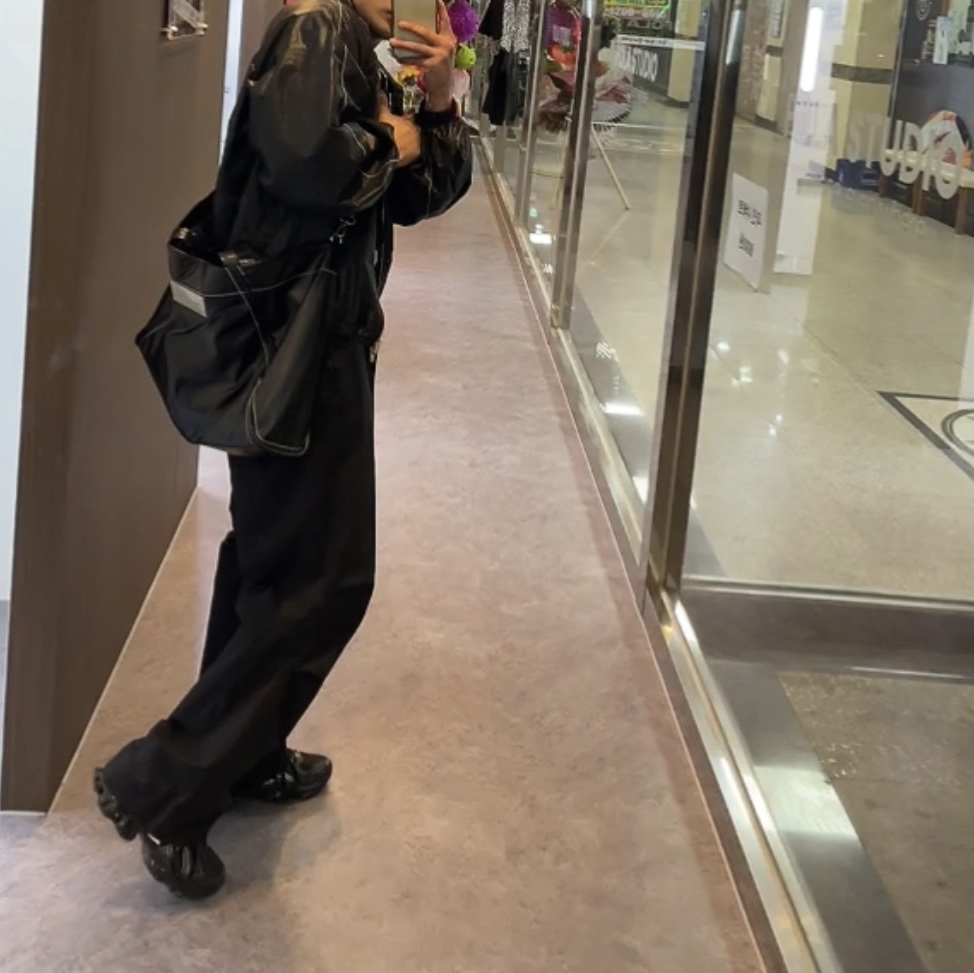 Matin Kim Big Coating Tote Bag Black, Asics Gel-Quantum Kinetic Graphite Grey Black 착용 스타일