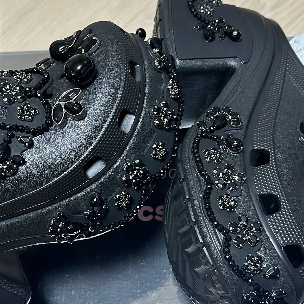 (W) Crocs x Simone Rocha Siren Clog Black 착용 스타일