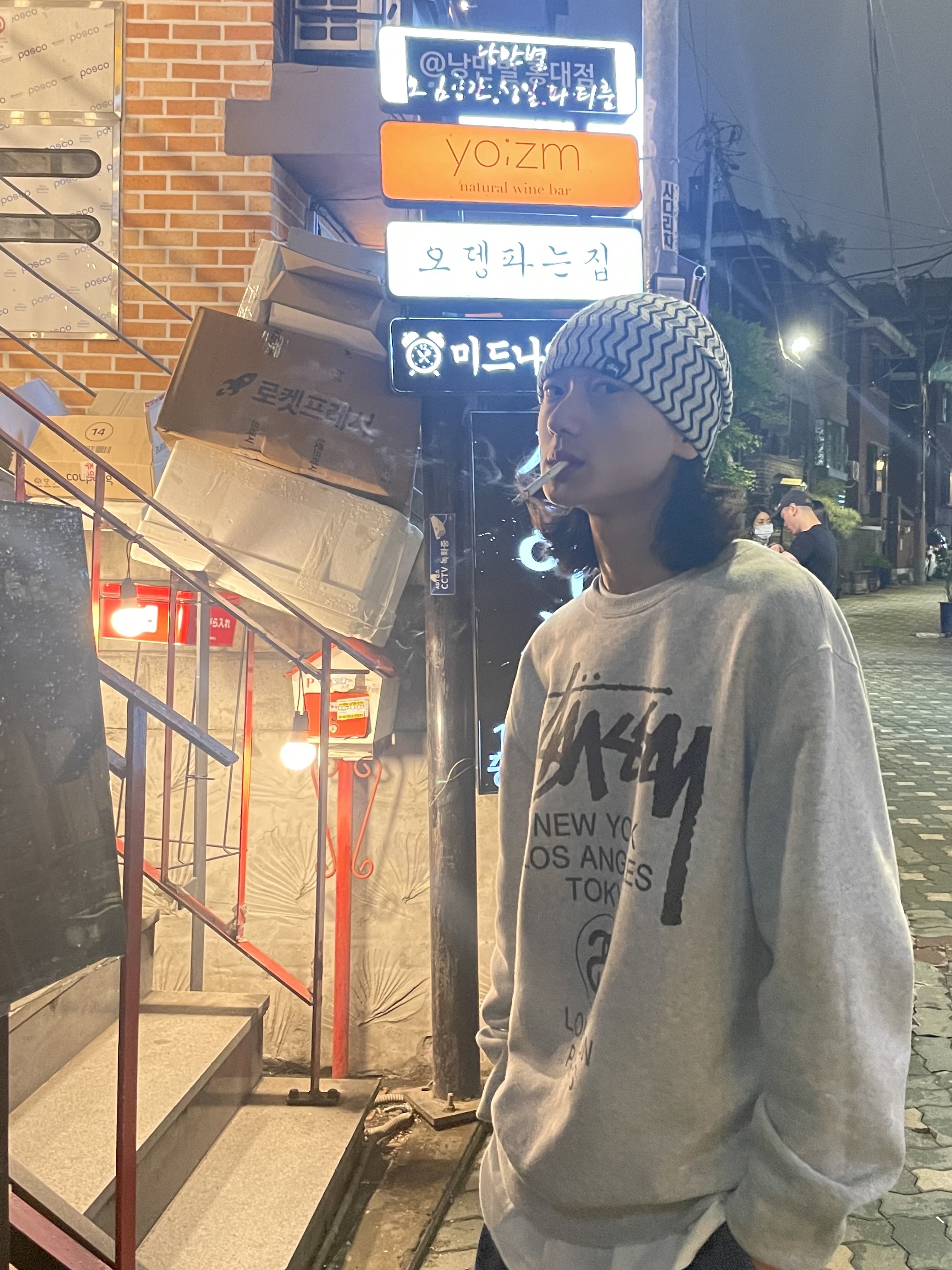 Stussy World Tour Crew Ash Heather 2023, Stussy Skullcap Crinkle Stitch Cloud 착용 스타일