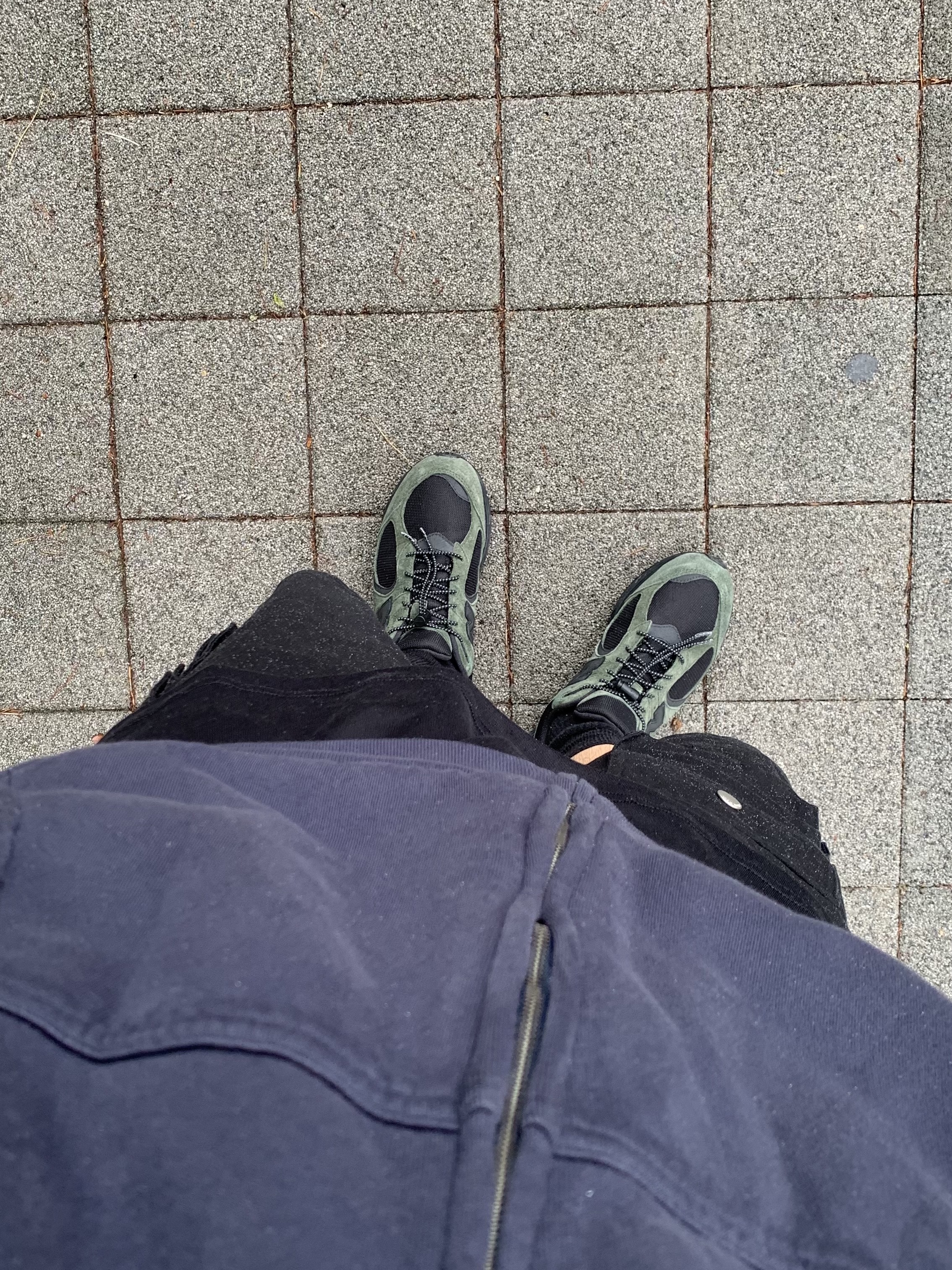 New Balance x JJJJound 2002R Gore-Tex Pine, Yeezy YZY Zip-Up Hoodie Navy 착용 스타일
