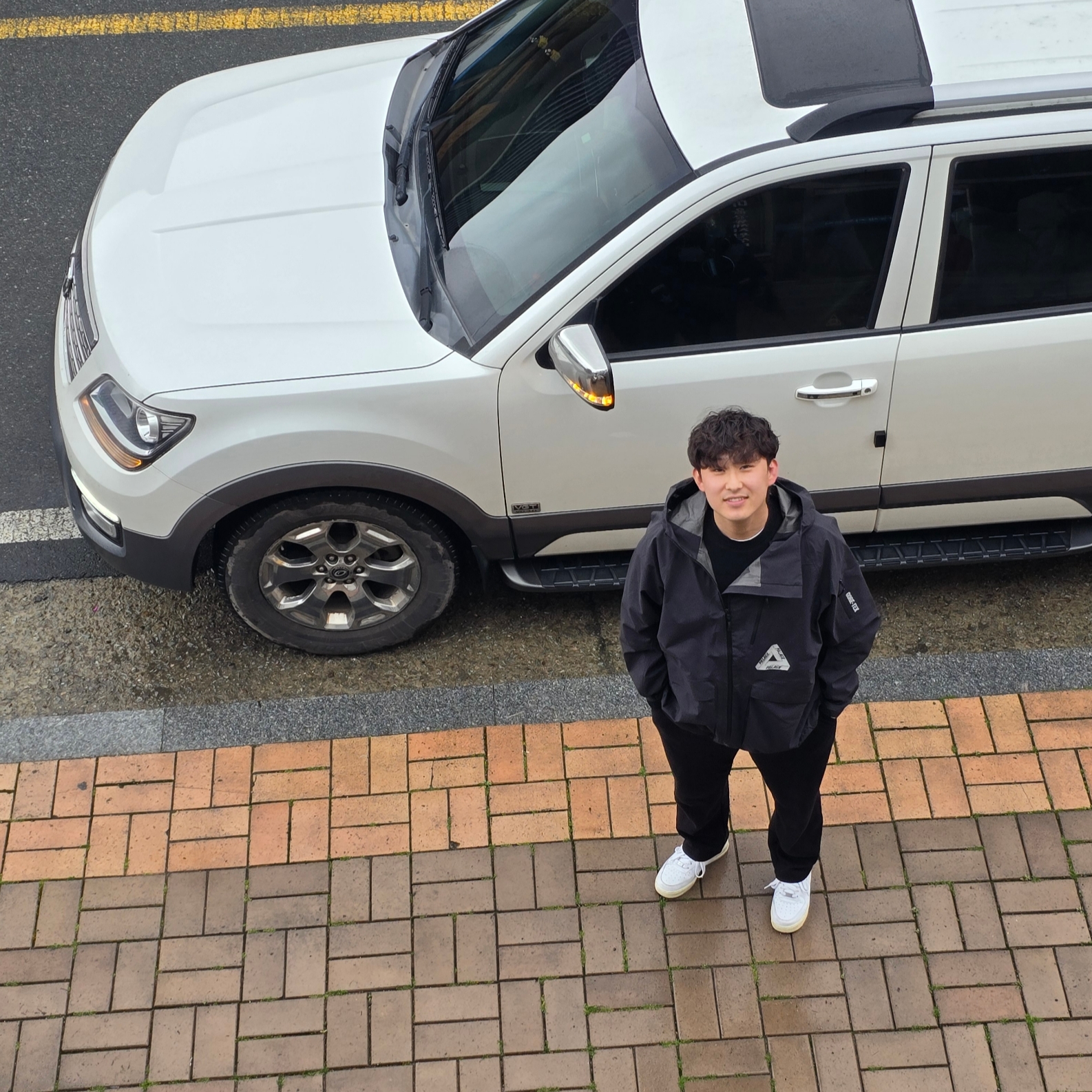 Palace Gore-Tex R-TEK Jacket Black - 23FW, Nike Air Force 1 '07 Low White 착용 스타일 - 1