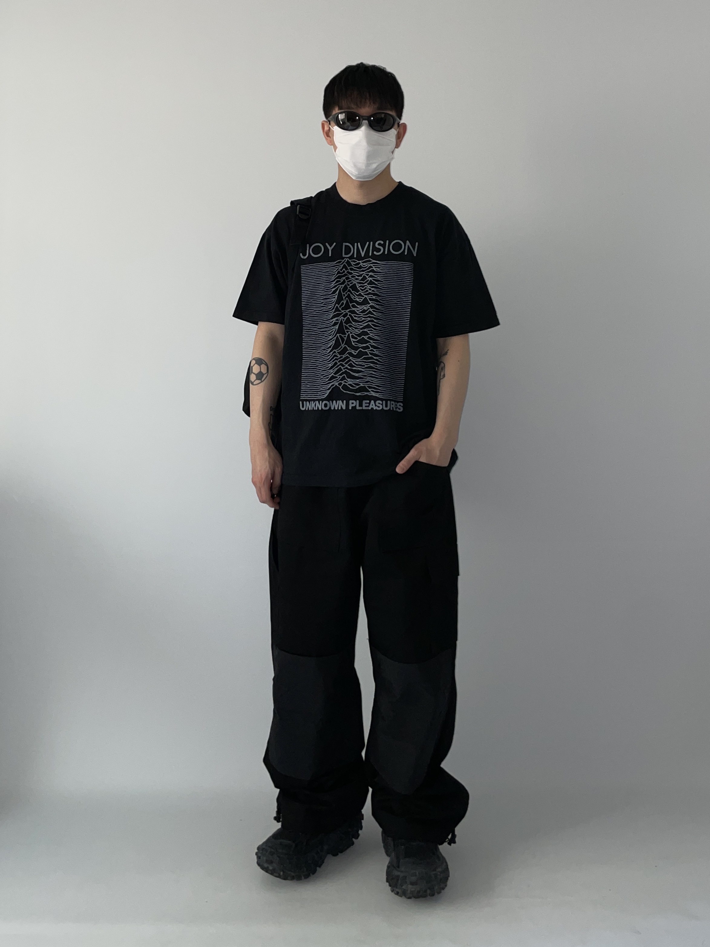 Balenciaga Defender Sneakers Black, Oakley Eye Jacket Redux Matte Black Frame Prizm Grey Lenses High Bridge Fit 착용 스타일 - 1