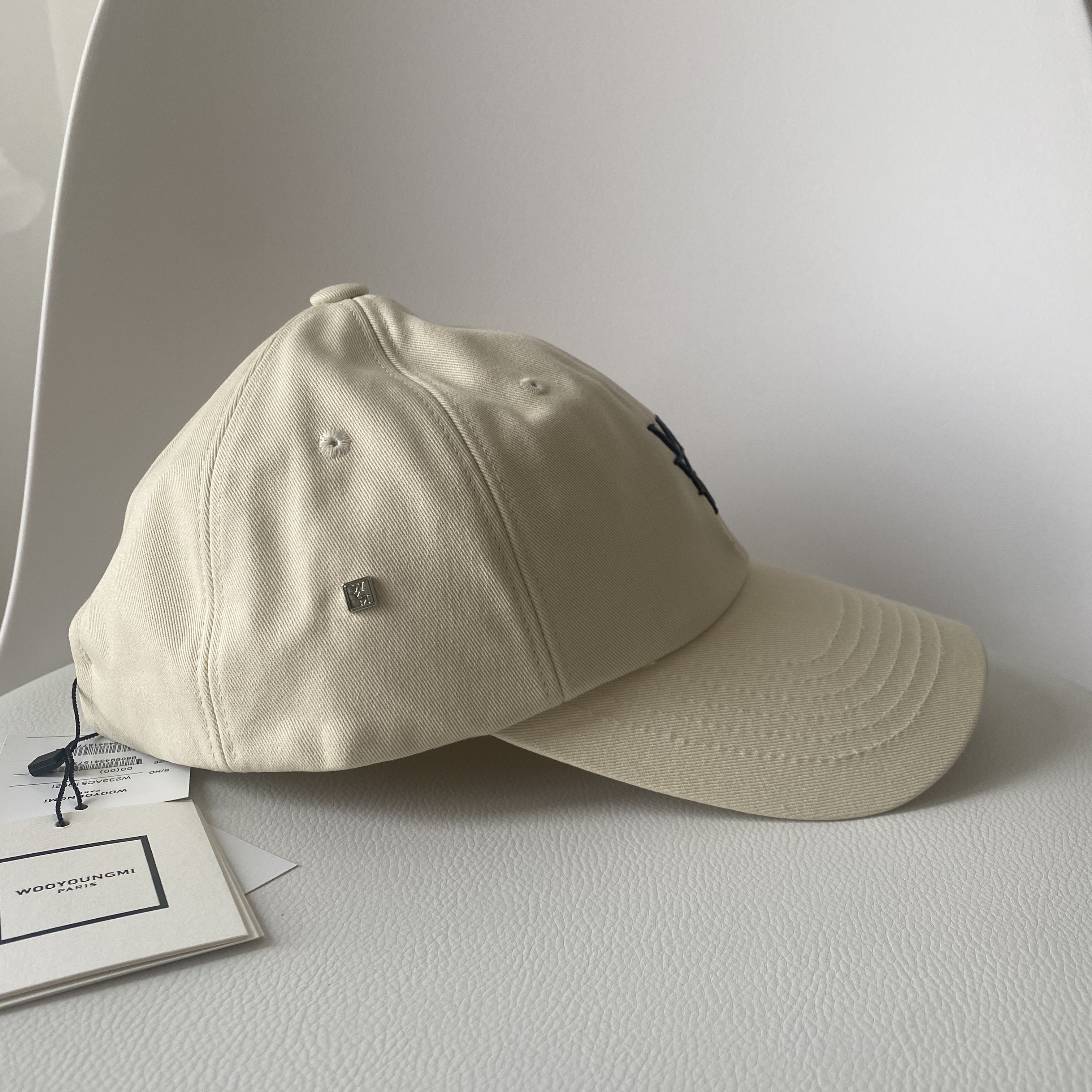 Wooyoungmi Logo Ball Cap Ivory - 23FW 착용 스타일 - 5