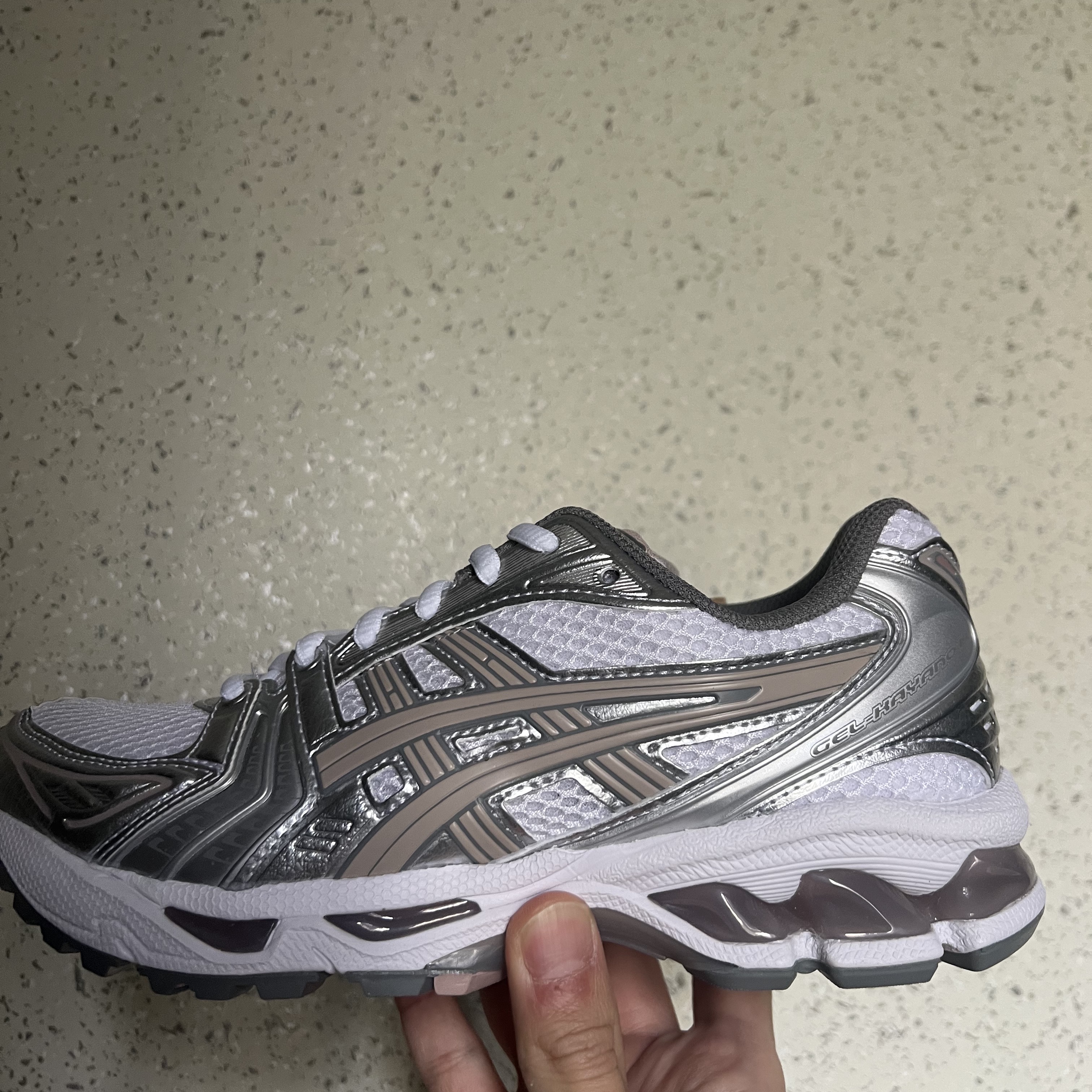 (W) Asics Gel-Kayano 14 White Moonrock 착용 스타일 - 1