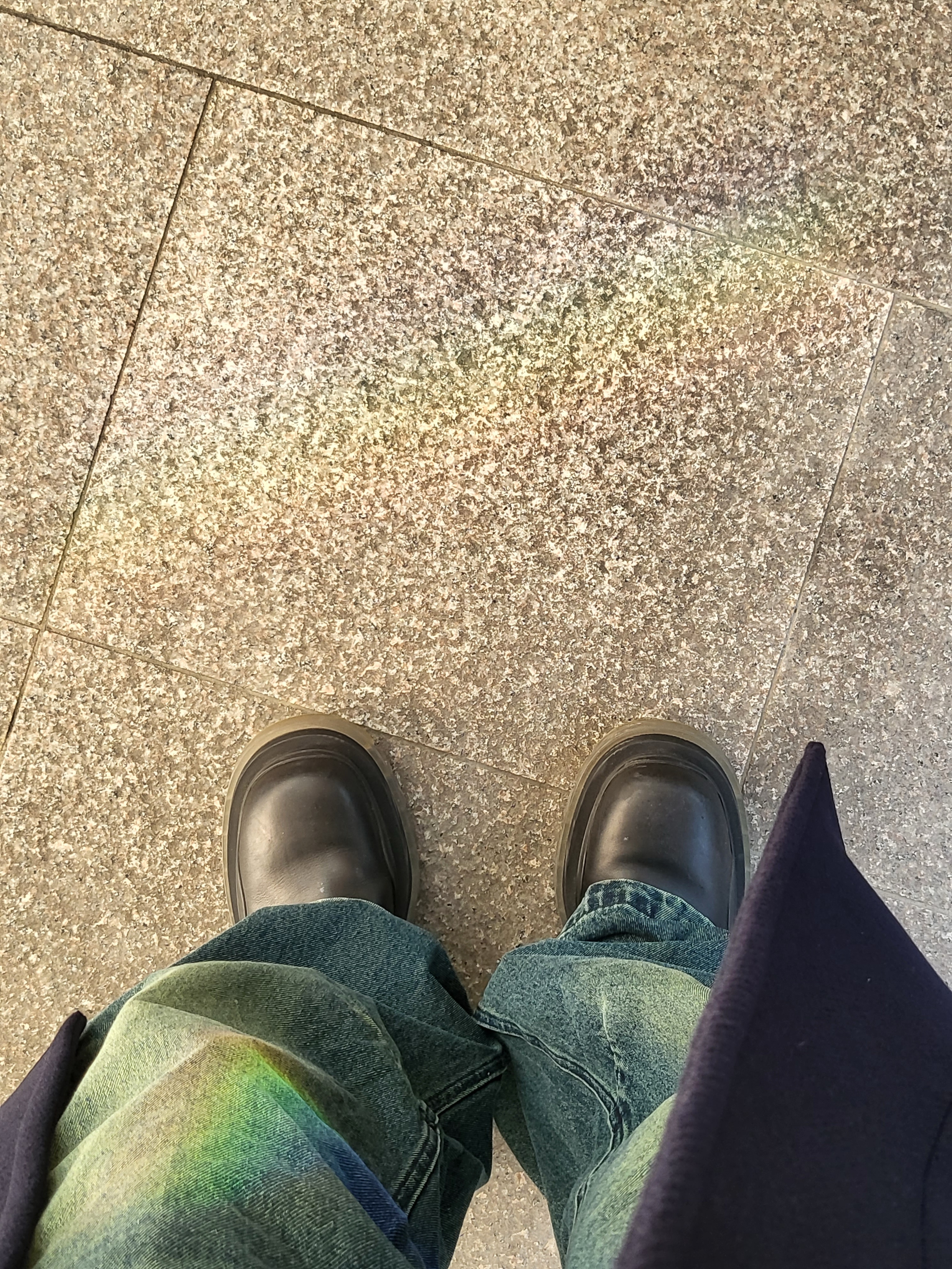 Bottega Veneta Tire Chelsea Boot Black Transparent 착용 스타일