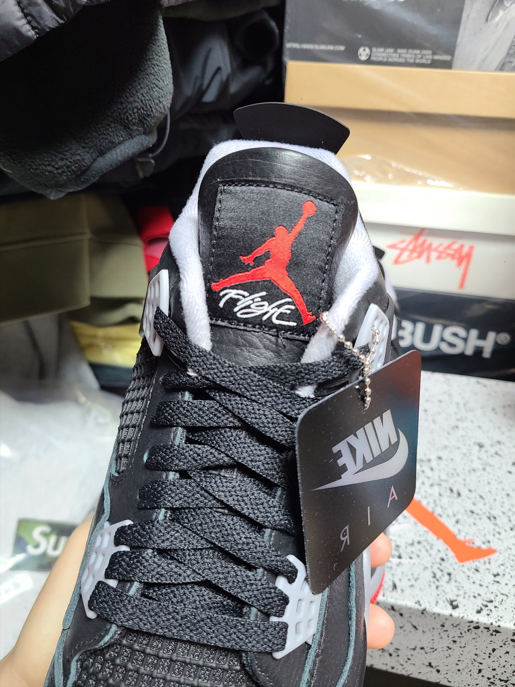 Jordan 3 Retro OG Black Cement 2018, Jordan 4 Retro Bred Reimagined 착용 스타일 - 3