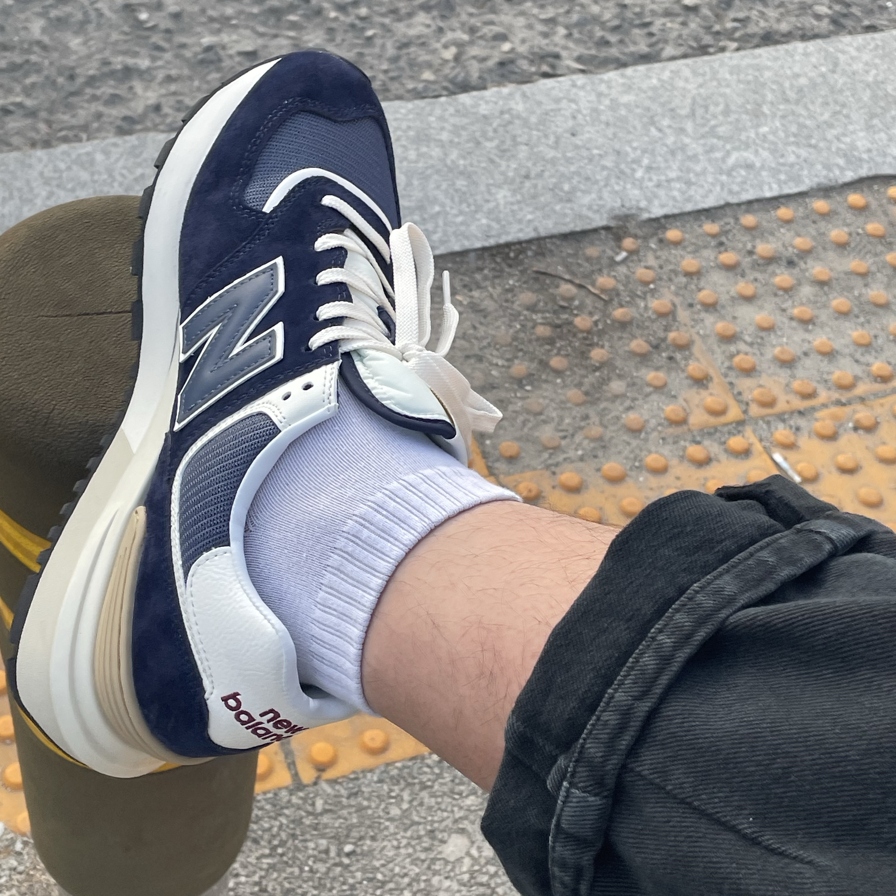 New Balance 574 Legacy Navy 착용 스타일