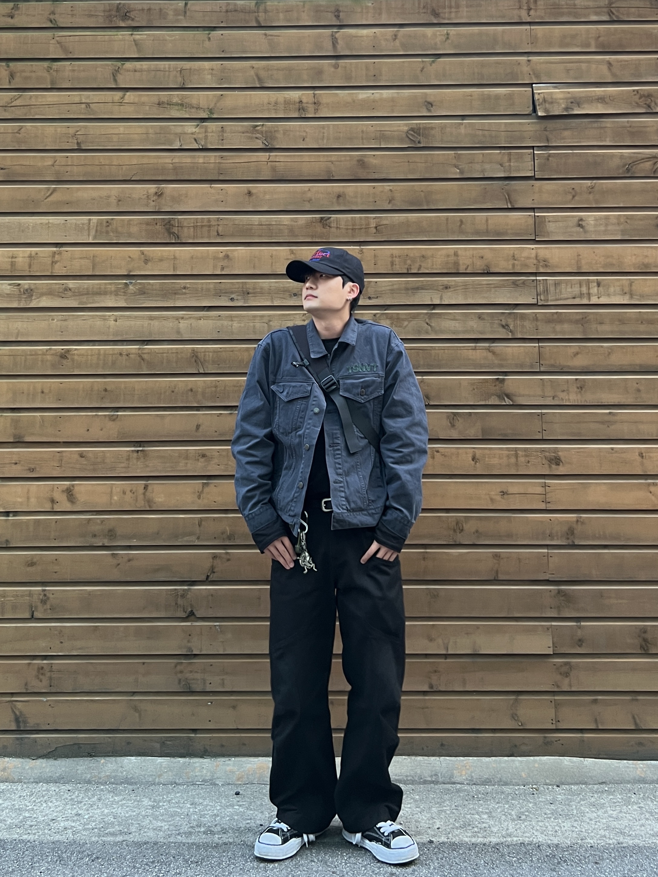 Thisisneverthat TSNVT Trucker Jacket Off Black, Maison Mihara Yasuhiro Peterson OG Sole Canvas Low Sneakers Black 착용 스타일 - 1