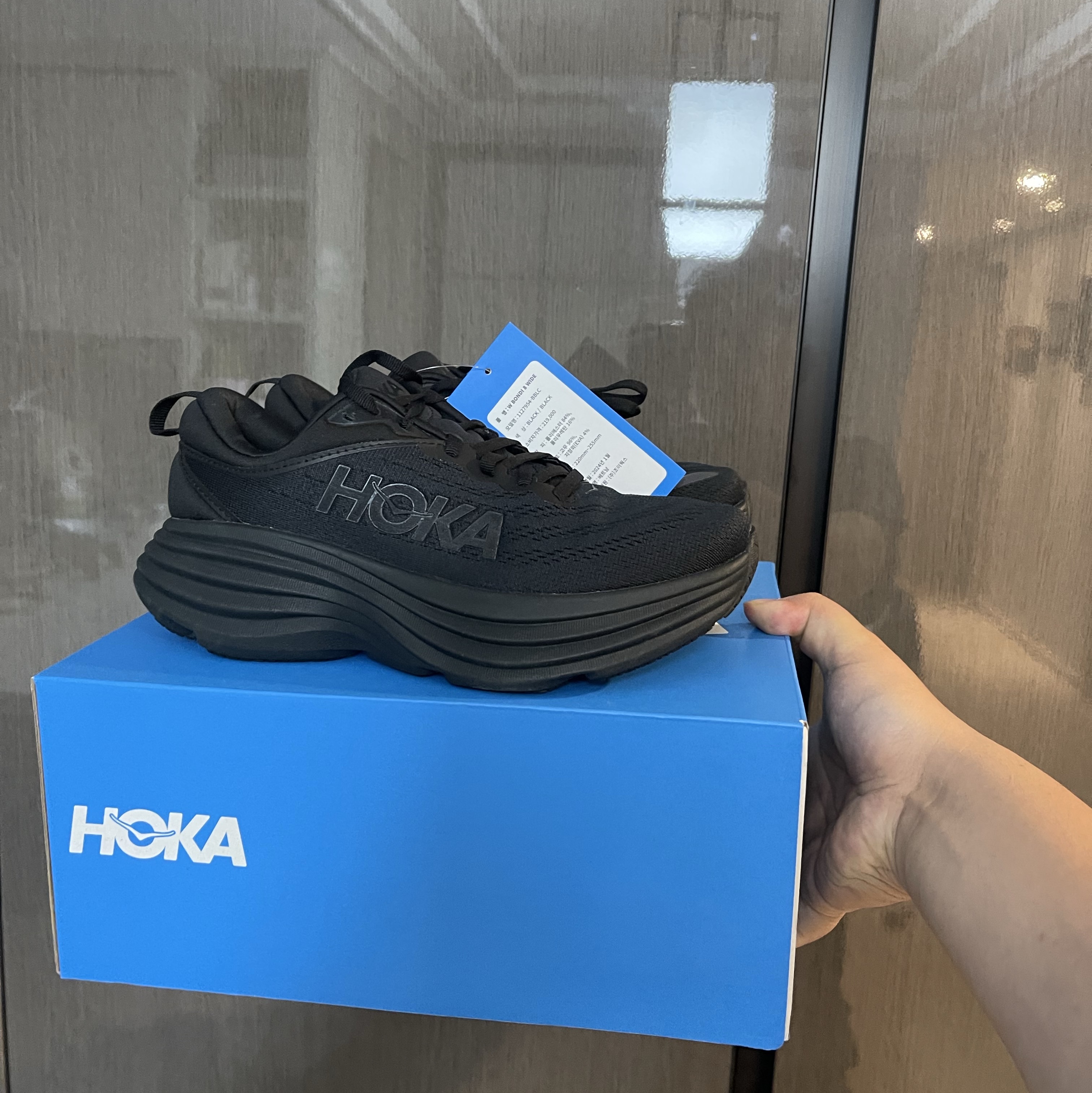 Hoka Bondi 8 Black - Wide 착용 스타일