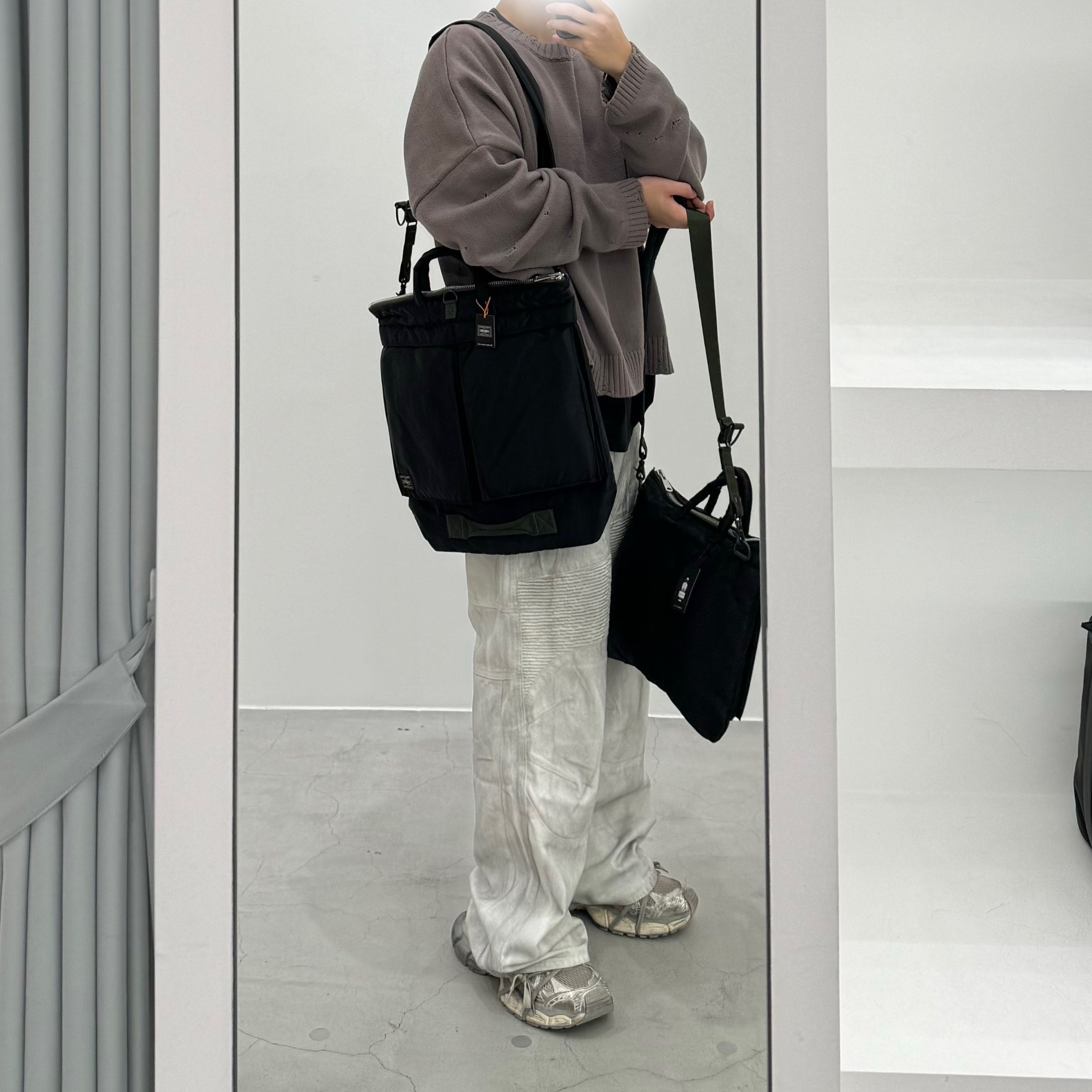 Porter PX Tanker 2Way Helmet Bag L Black, Balenciaga 3XL Sneakers Light Beige 착용 스타일 - 1