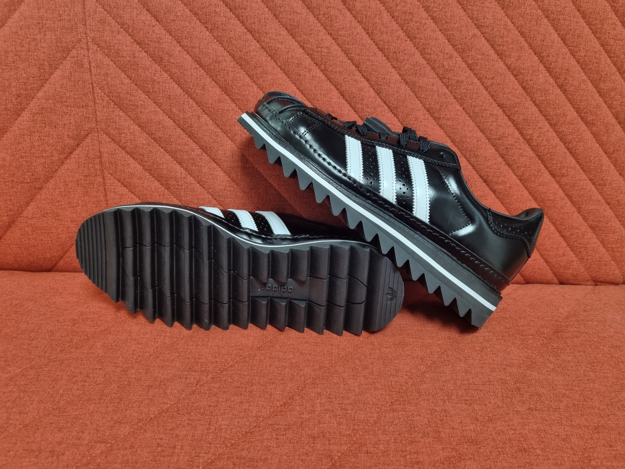 Adidas x Clot Superstar Core Black Cloud White 착용 스타일