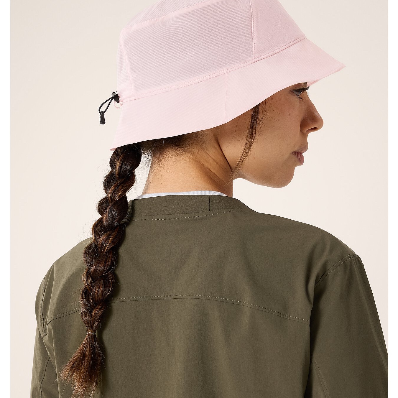 Arc'teryx Aerios Bucket Hat Alpine Rose, Arc'teryx Aerios Bucket Hat Black 착용 스타일 - 3