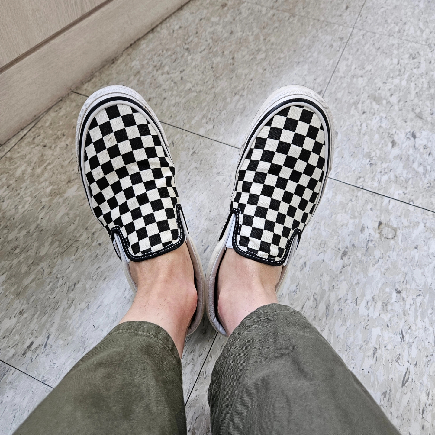 Vans Slip-On Checkerboard 착용 스타일 - 6