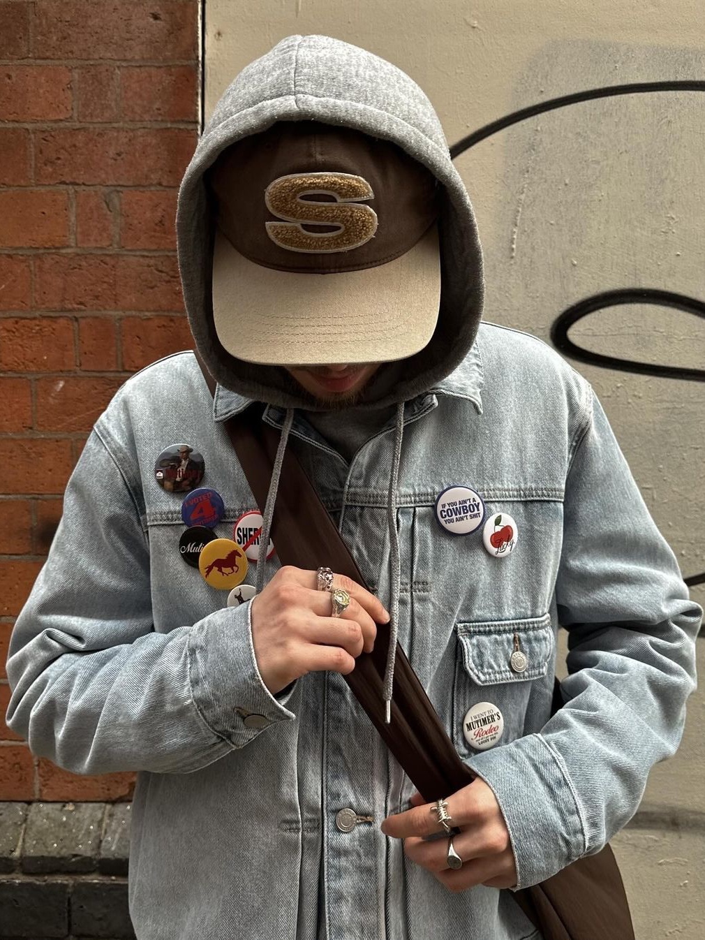 Supreme S Logo Denim Trucker Jacket Washed Blue - 24SS, Supreme x Burberry Denim Trucker Jacket Washed Blue - 22SS 착용 스타일 - 2