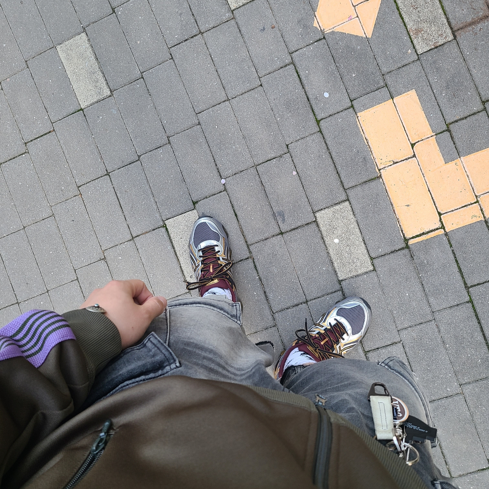 Needles x Beams Bespoke Track Jacket Olive Lavender, Asics Gel-Quantum Kinetic Carbon Pure Gold 착용 스타일 - 2