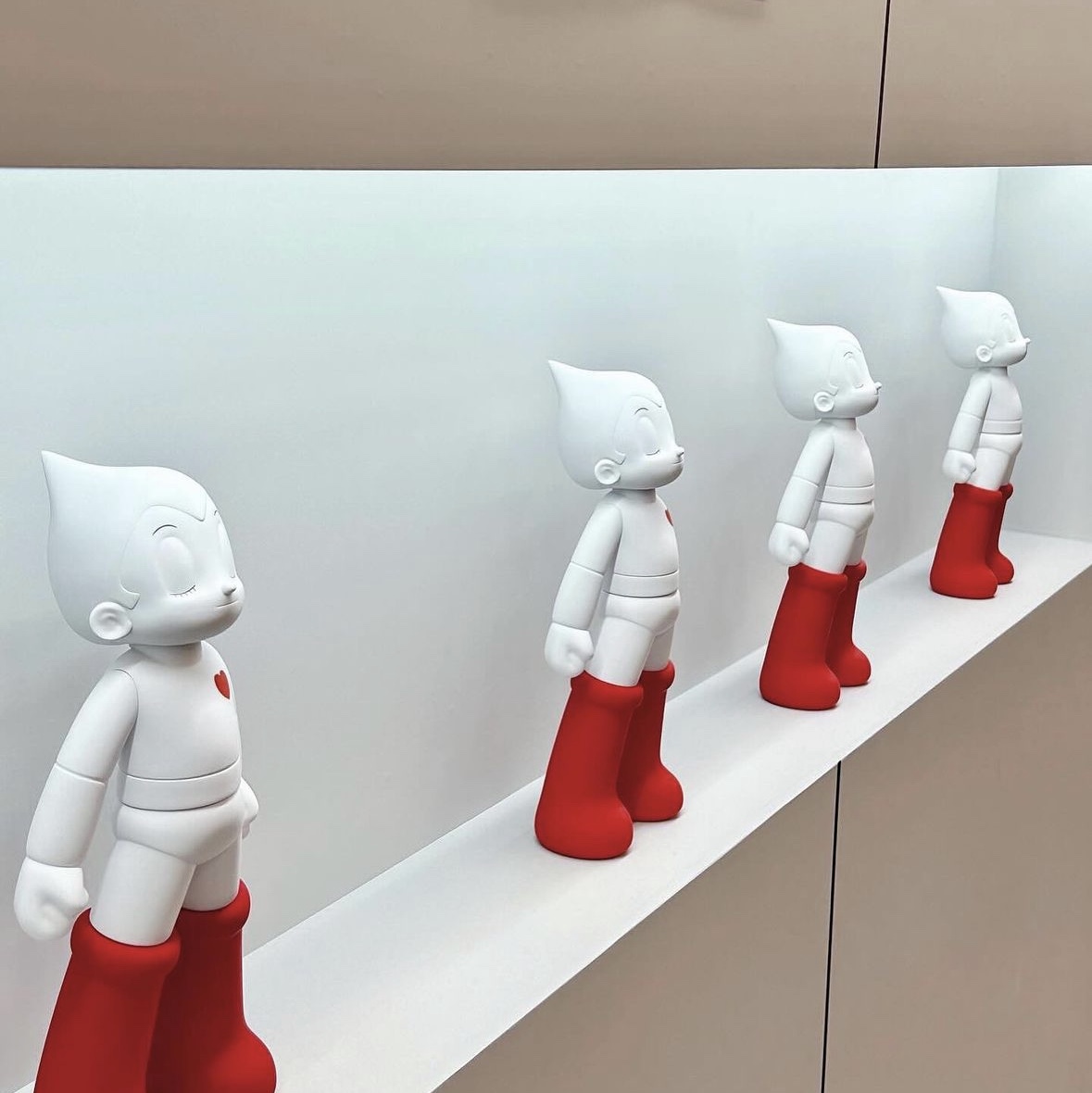 Astroboy Edition Astroboy White Figure 착용 스타일