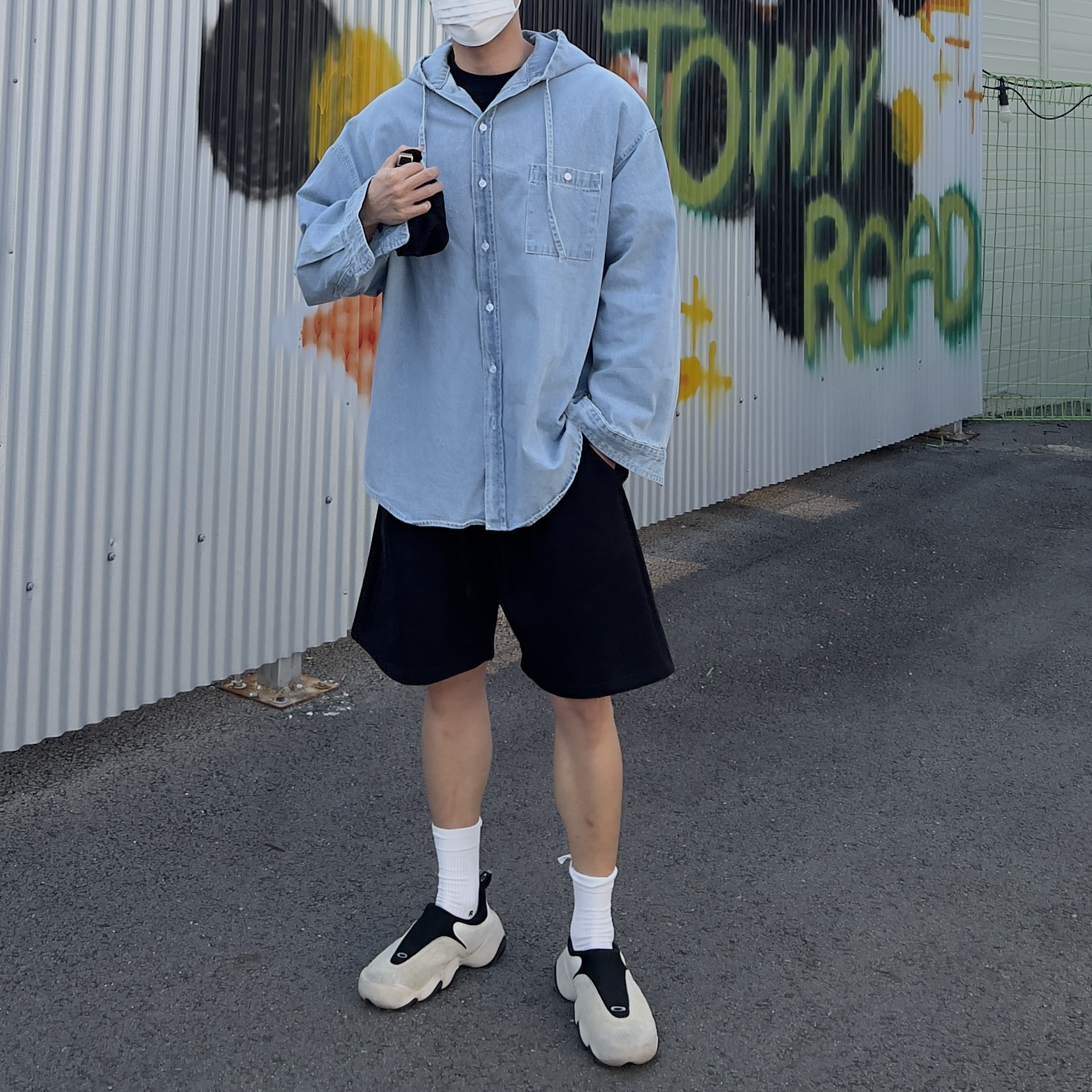 Oakley Factory Team x Brain Dead Flesh Milk Black 착용 스타일 - 2